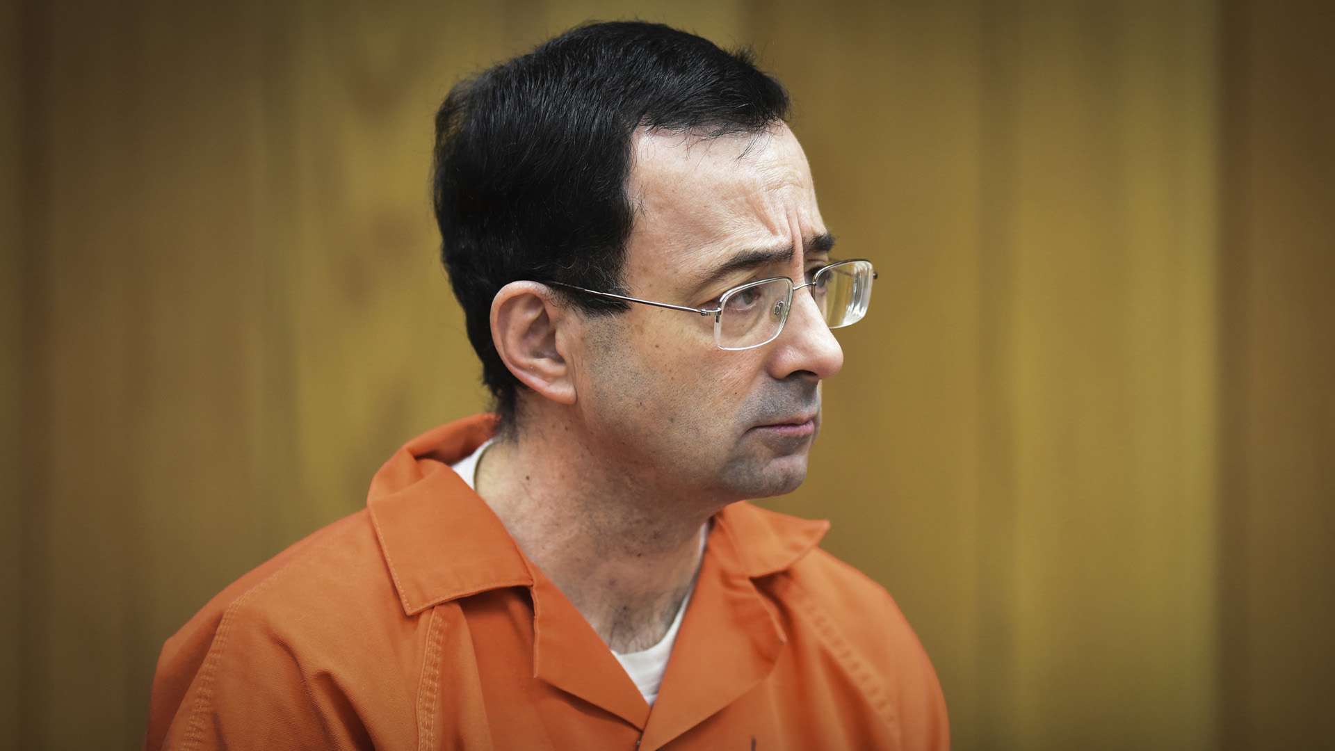 Larry Nassar, ancien médecin du sport qui a admis avoir agressé certains des meilleurs gymnastes du pays, apparaît devant le tribunal du comté d'Eaton à Charlotte, Mich.U.S.