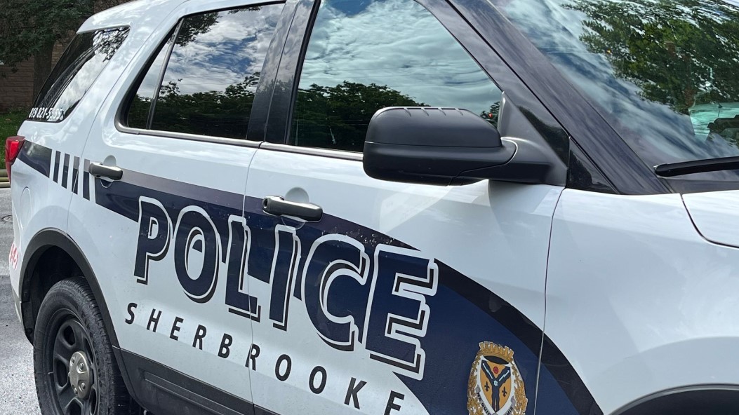 Les policiers du Service de police de Sherbrooke ont procédé à l'arrestation d'un homme pour une histoire de violence conjugale, dans la nuit de mardi à mercredi. 