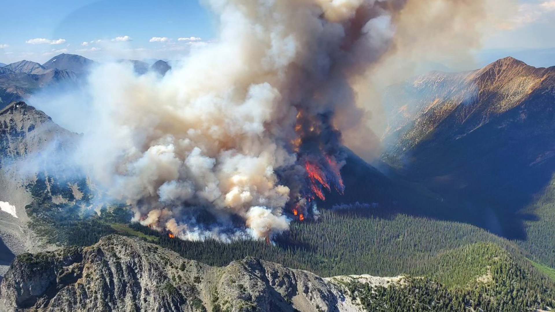 D’autres membres des Forces armées canadiennes devraient être déployés mercredi pour aider les pompiers à combattre les près de 400 feux de forêt actifs en Colombie-Britannique.