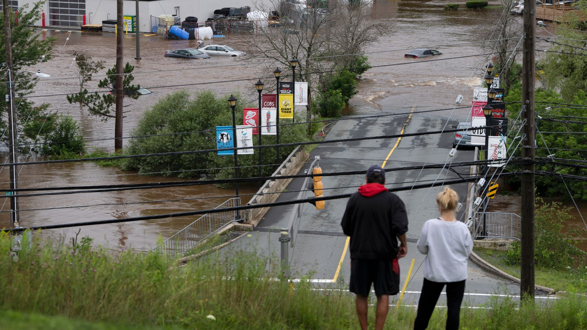 Les orages ont déversé entre 200 et 250 millimètres de pluie le long de la rive sud de la province, dans la région d'Halifax et dans le centre et l'ouest de la Nouvelle-Écosse.