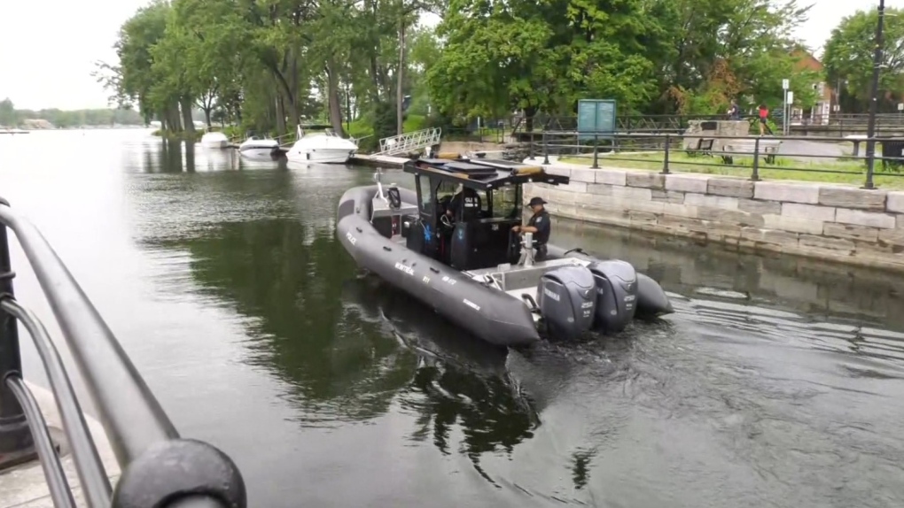 La police de Montréal a effectué des recherches marines dans le canal de Lachine.