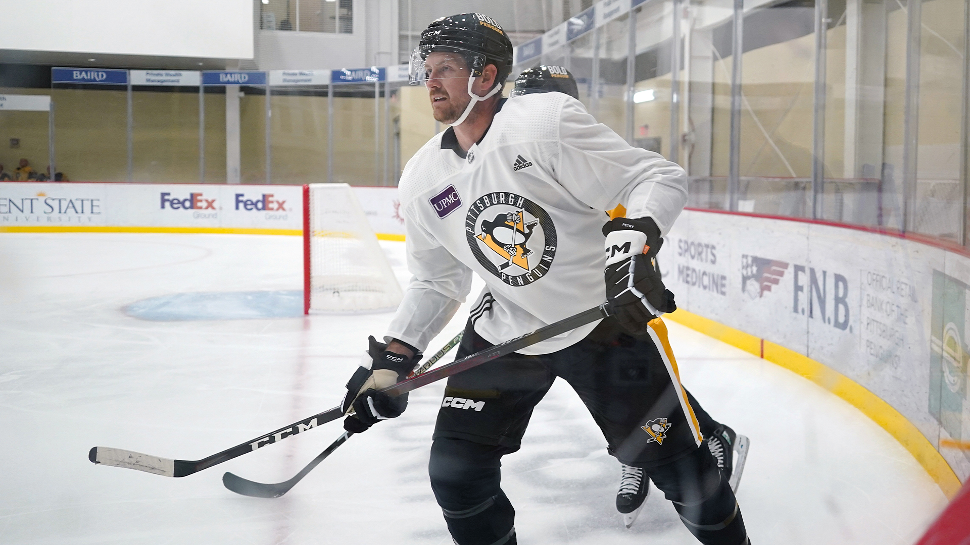 Jeff Petry des Penguins de Pittsburgh fait des exercices lors d'un entraînement de hockey, le 22 septembre 2022, en Pennsylvanie.