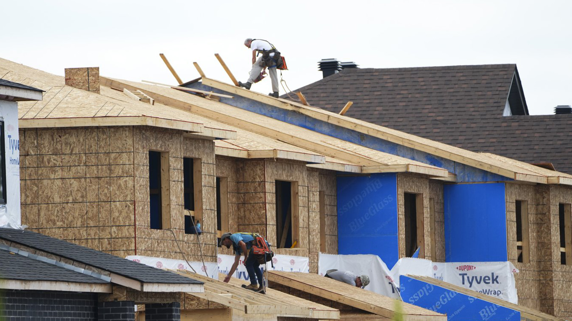 Un nouveau sondage conclut que 40 % des Canadiens pensent que le gouvernement du Canada est responsable de la crise du logement qui sévit au pays.