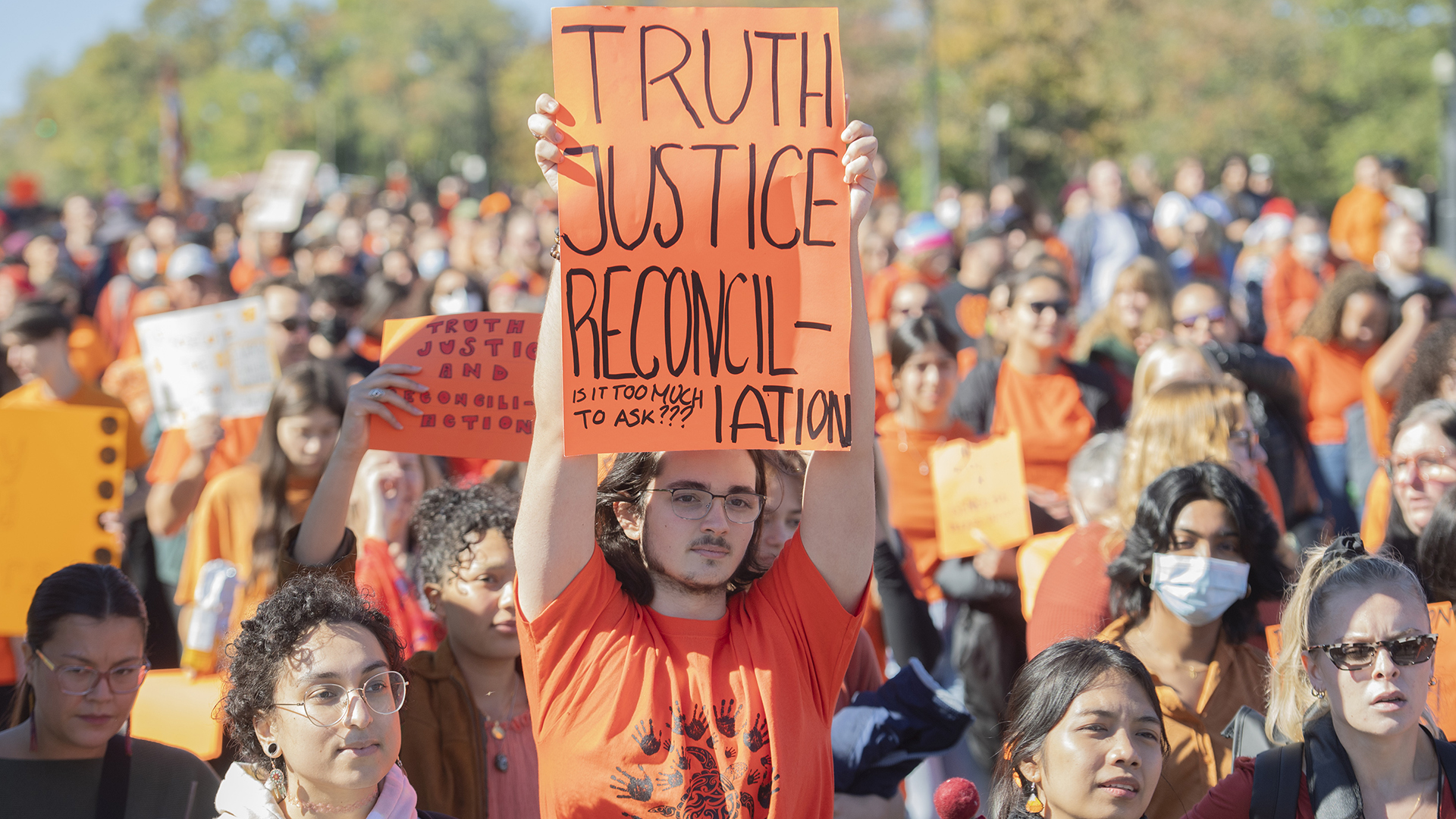 Des manifestants à Montréal lors de la Journée de la vérité et de la réconciliation, le 30 septembre 2023.