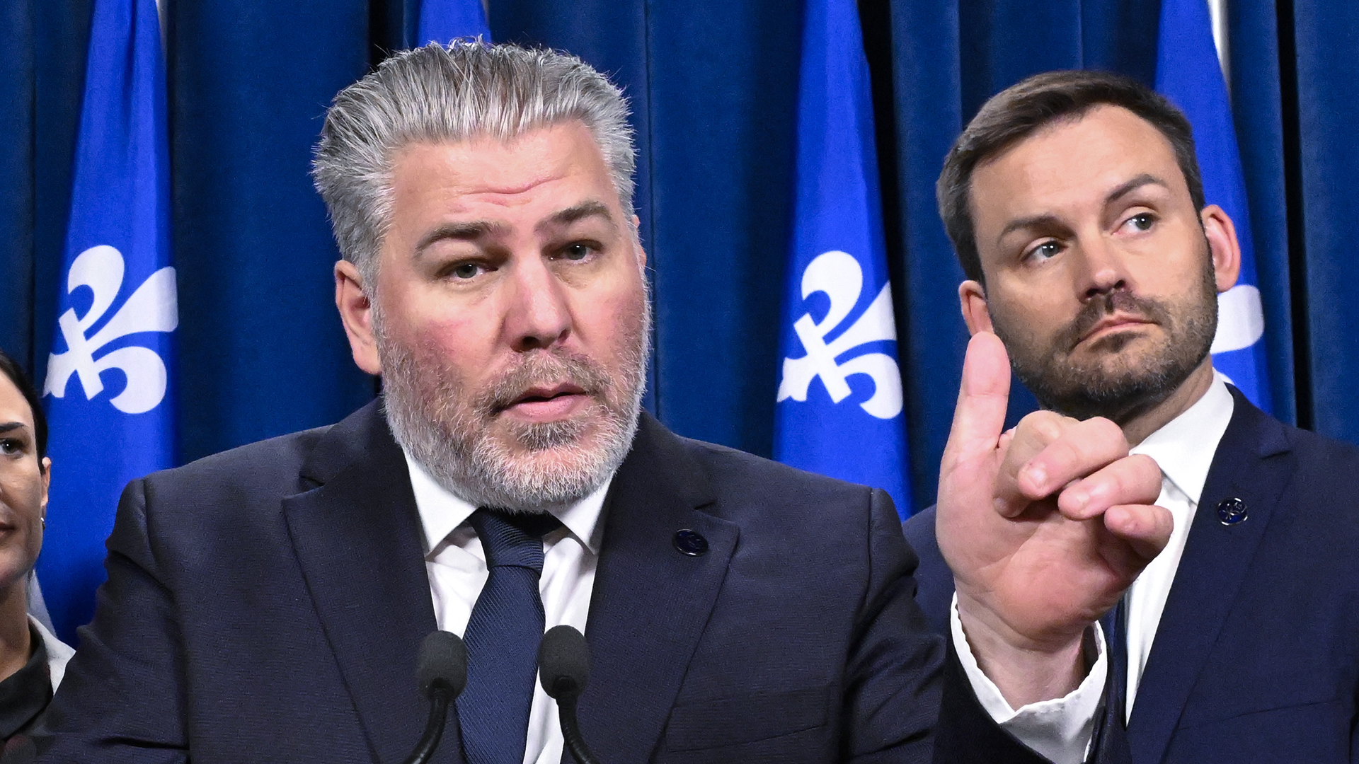 Pascal Bérubé (à gauche), député du PQ, avec son chef Paul Saint-Pierre Plamondon à l'Assemblée nationale le 3 octobre 2023.