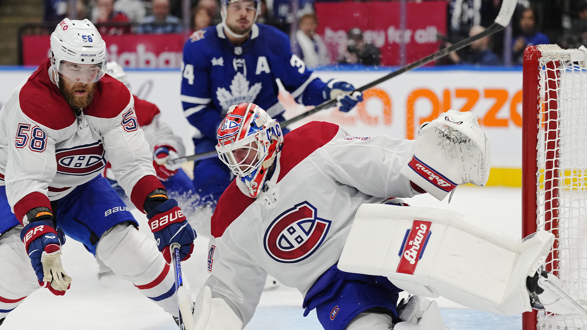 Le gardien de but des Canadiens de Montréal, Jake Allen (34), fait un arrêt contre les Maple Leafs de Toronto, le 11 octob