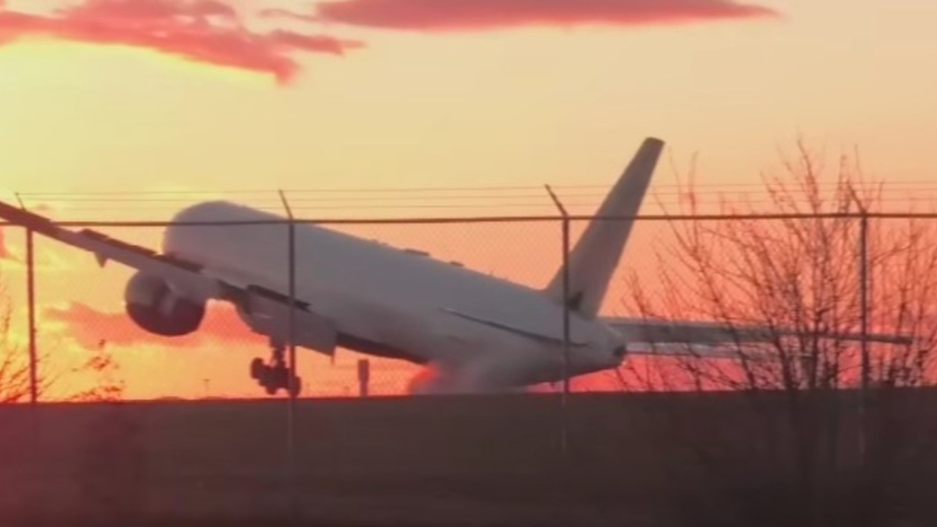 Un avion d'Air Canada effectue un atterrissage effrayant à l'aéroport