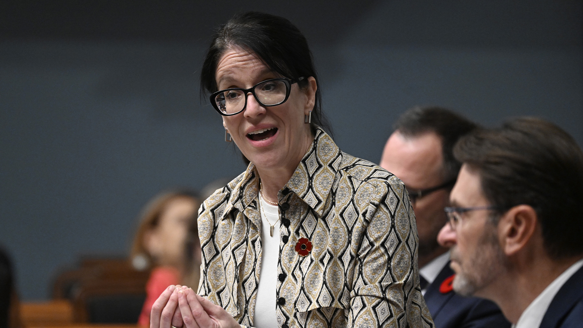 La présidente du Conseil du Trésor du Québec, Sonia LeBel, répond à l'opposition lors de la période des questions, à l'Assemblée législative de Québec, le mardi 31 octobre 2023.