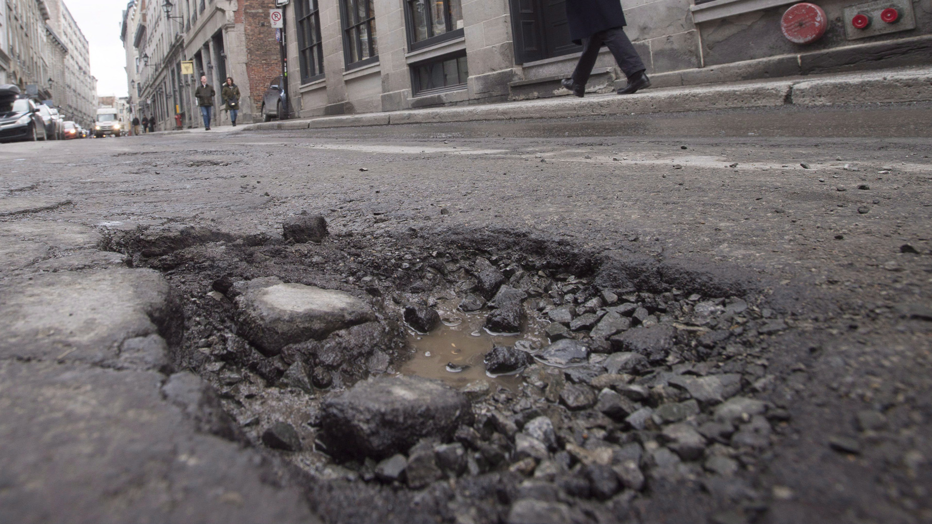 La moitié des routes du Québec sont en mauvais état, estime la vérificatrice générale, Guylaine Leclerc.