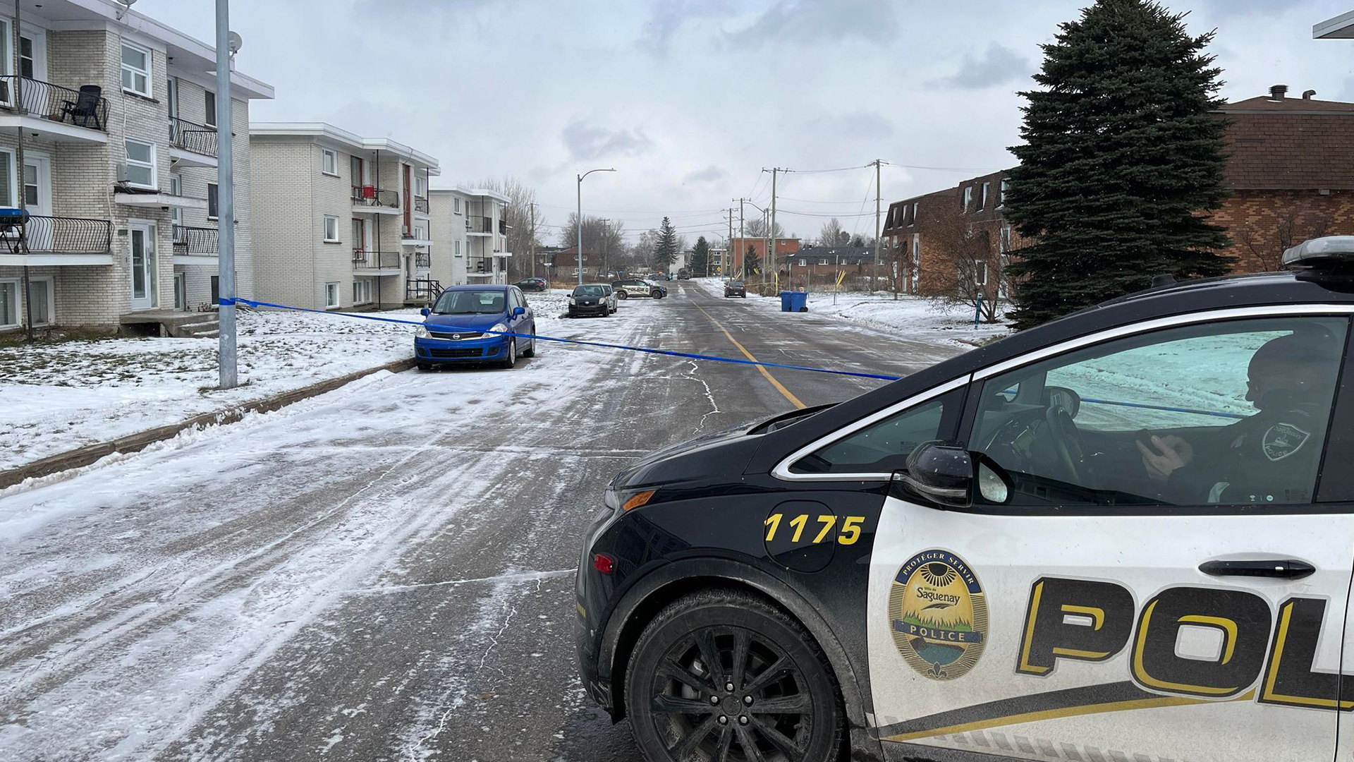 Une enquête est en cour après une intervention policière à 10h10, sur la rue des Hospitalières, à Chicoutimi.