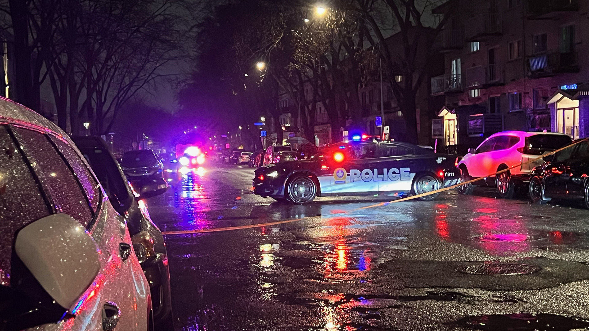 Deux jeunes hommes de 18 ans ont été blessés dimanche soir, 17 décembre 2023, lorsqu'une fusillade a éclaté à Montréal-Nord.