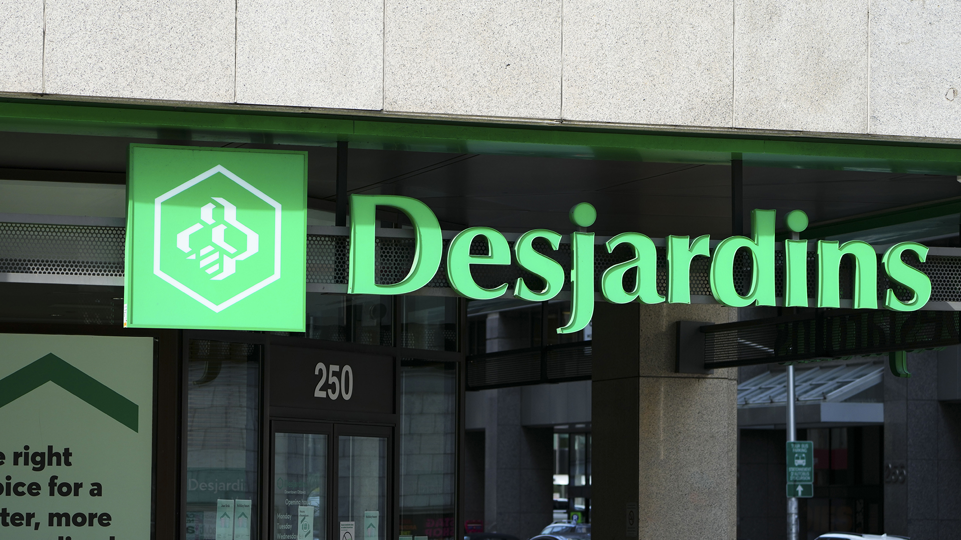 Une enseigne de Desjardins à Ottawa, en septembre 2022.