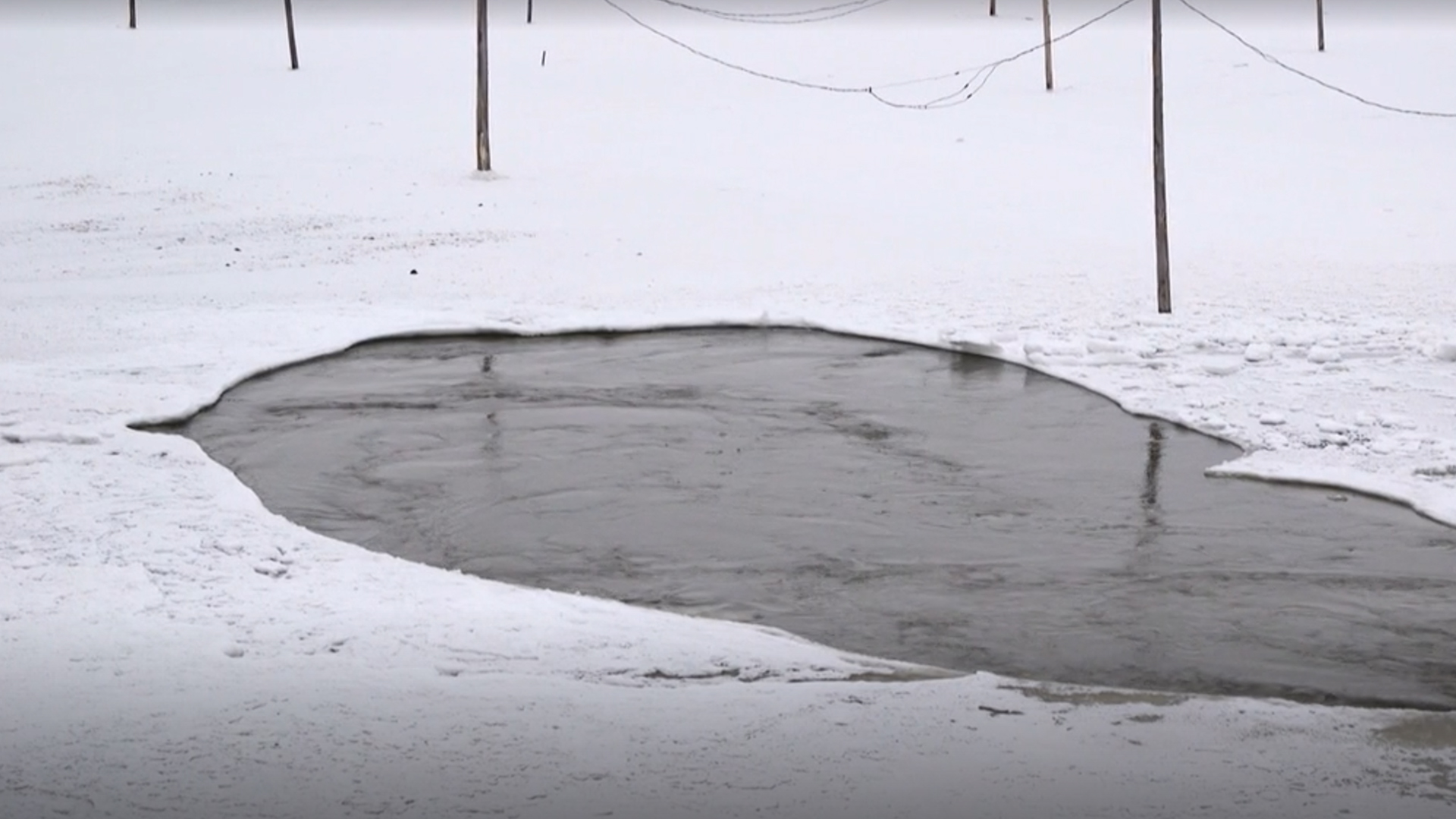 De l'arrosage de la glace recouvrant la rivière a été fait au cours des dernières semaines avec l'objectif qu'elle atteigne une épaisseur de 10 pouces.