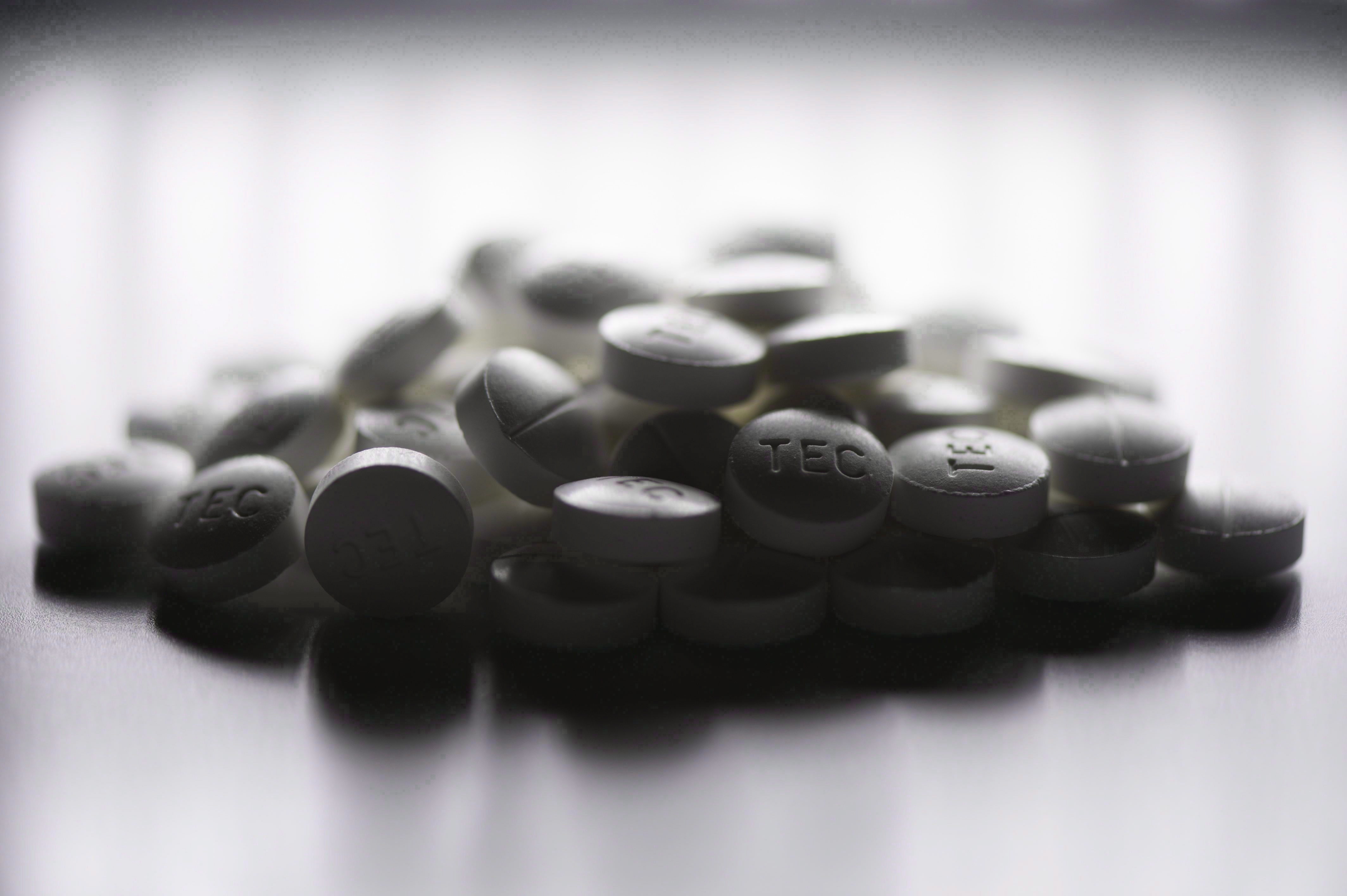 A lawyer for a pharmaceutical firm says holding a single trial in British Columbia to determine each province's damages related to opioid health care costs would be a "monster of complexity." Prescription pills containing oxycodone and acetaminophen are shown in this June 20, 2012 photo.THE CANADIAN PRESS/Graeme Roy