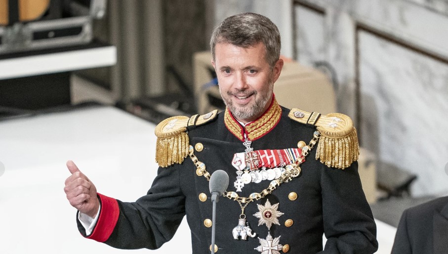 Le roi Frederik X prononce un discours au palais Christiansborg de Copenhague alors qu'il était toujours prince héritier, le 11 septembre 2022.