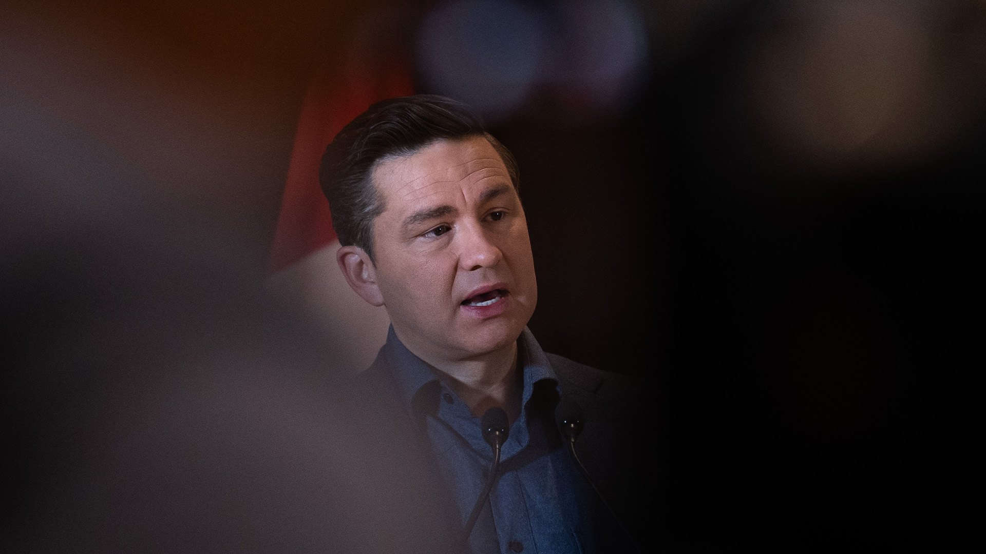 Le chef conservateur Pierre Poilievre prend la parole lors d'une conférence de presse à Vancouver le lundi 13 novembre 2023. 