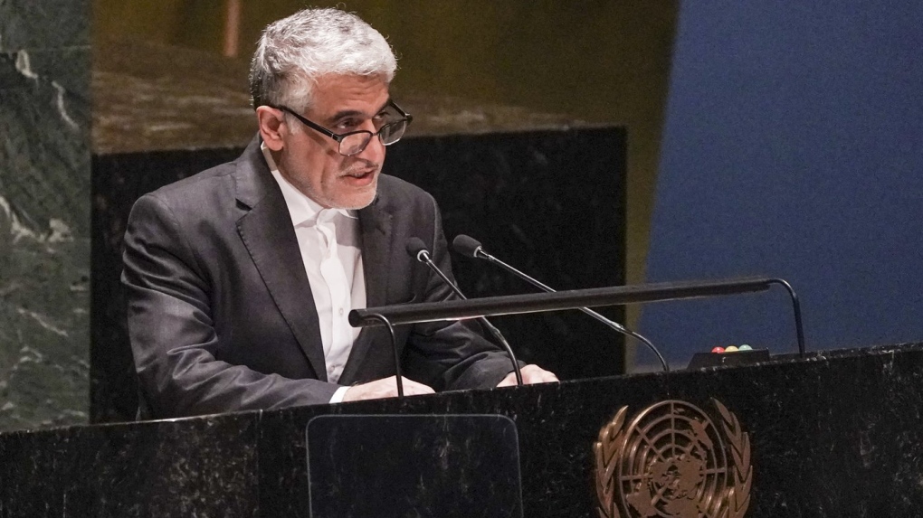 L'ambassadeur iranien aux Nations Unies, Amir Saeid Iravani, s'adresse à l'Assemblée générale des Nations Unies au siège de l'ONU, le 23 février 2023.