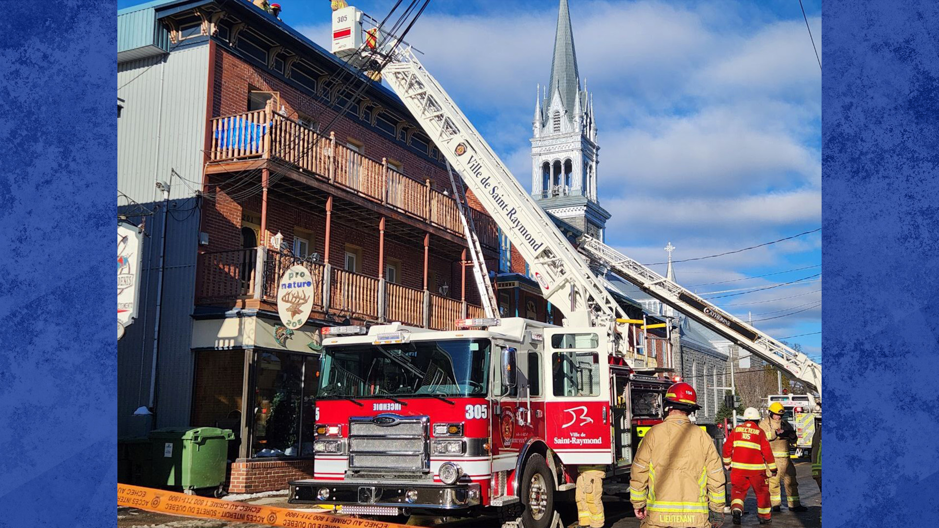 Le feu s'est déclaré aux environs de 13h30 dans un immeuble commercial et résidentiel au 197 de la rue Saint-Joseph.