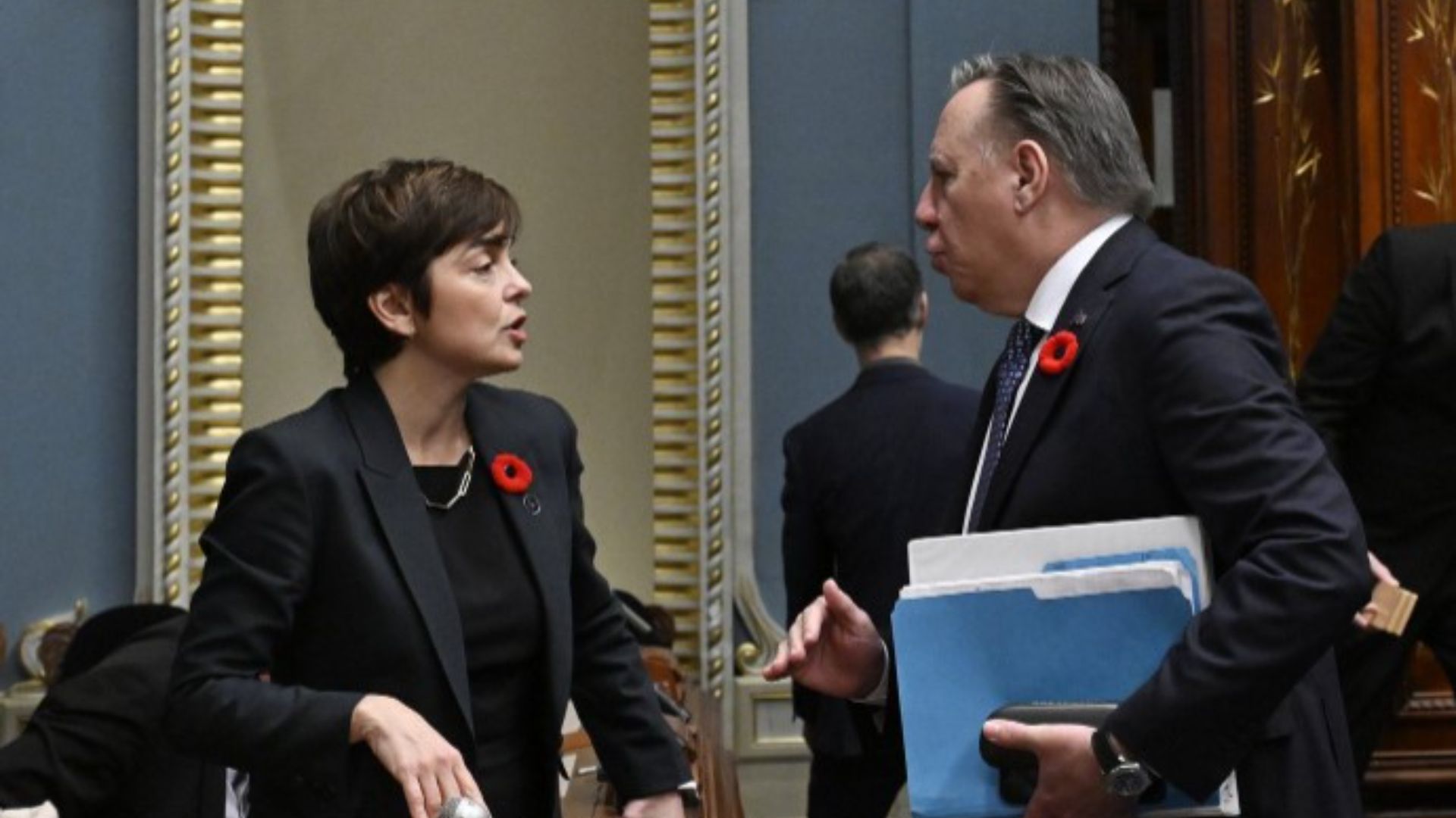 La ministre de l'Immigration, Christine Fréchette (gauche), ravive cette idée, deux semaines après que le premier ministre François Legault (droite) eut affirmé que les négociations avec Ottawa allaient bon train.