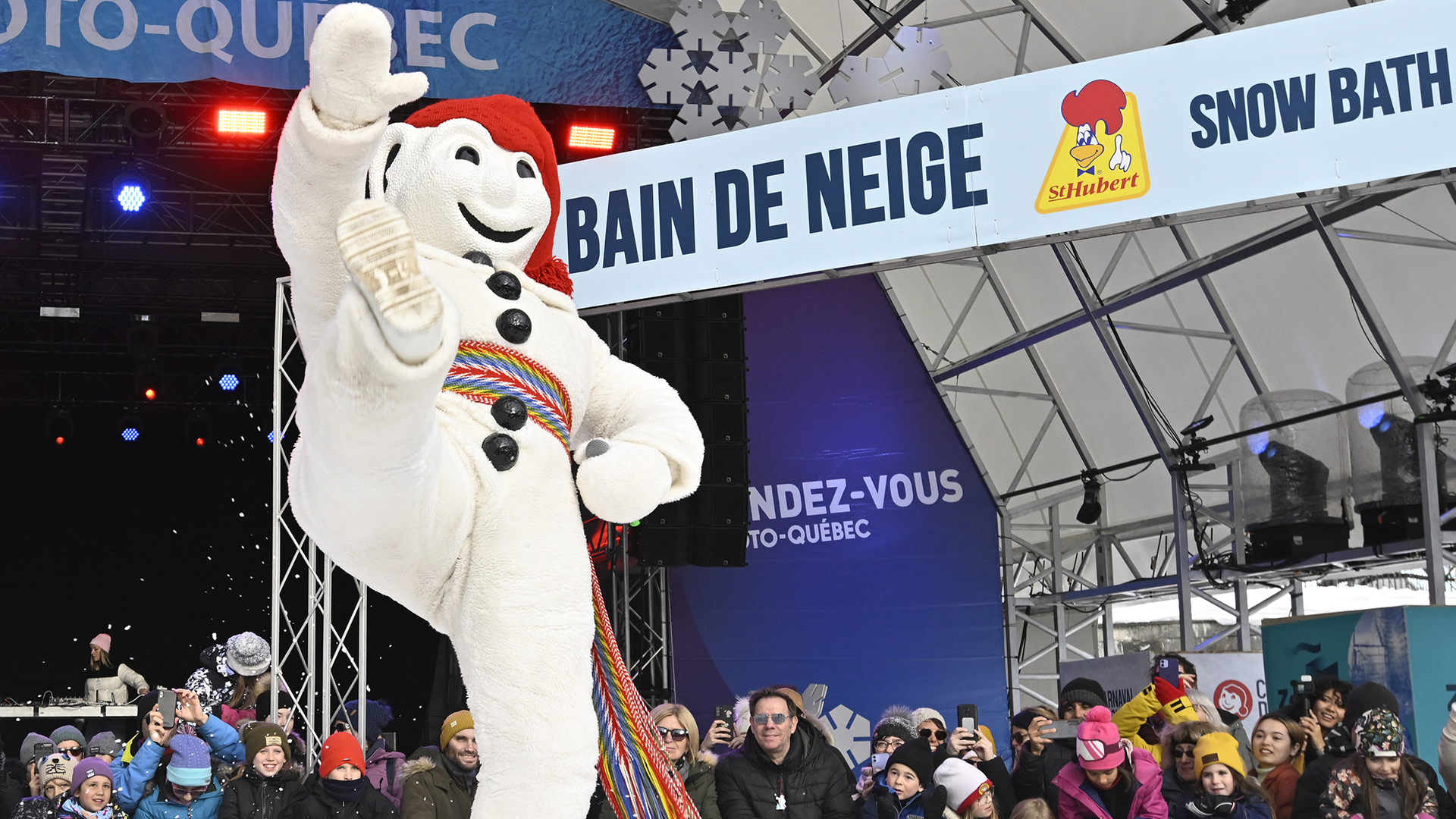 Le Bonhomme Carnaval au festival à Québec en 2023.