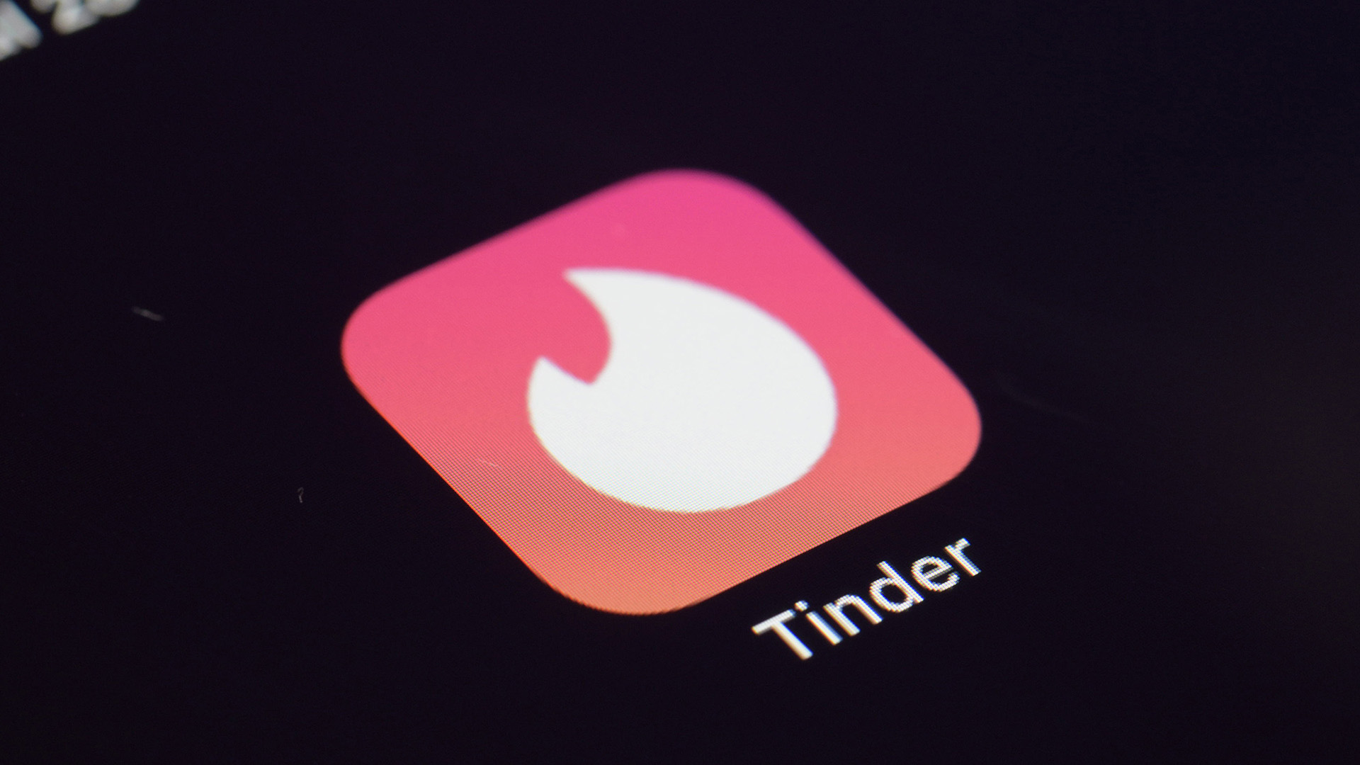 L'icône de l'application de rencontres Tinder apparaît sur un appareil, le 28 juillet 2020, à New York. 