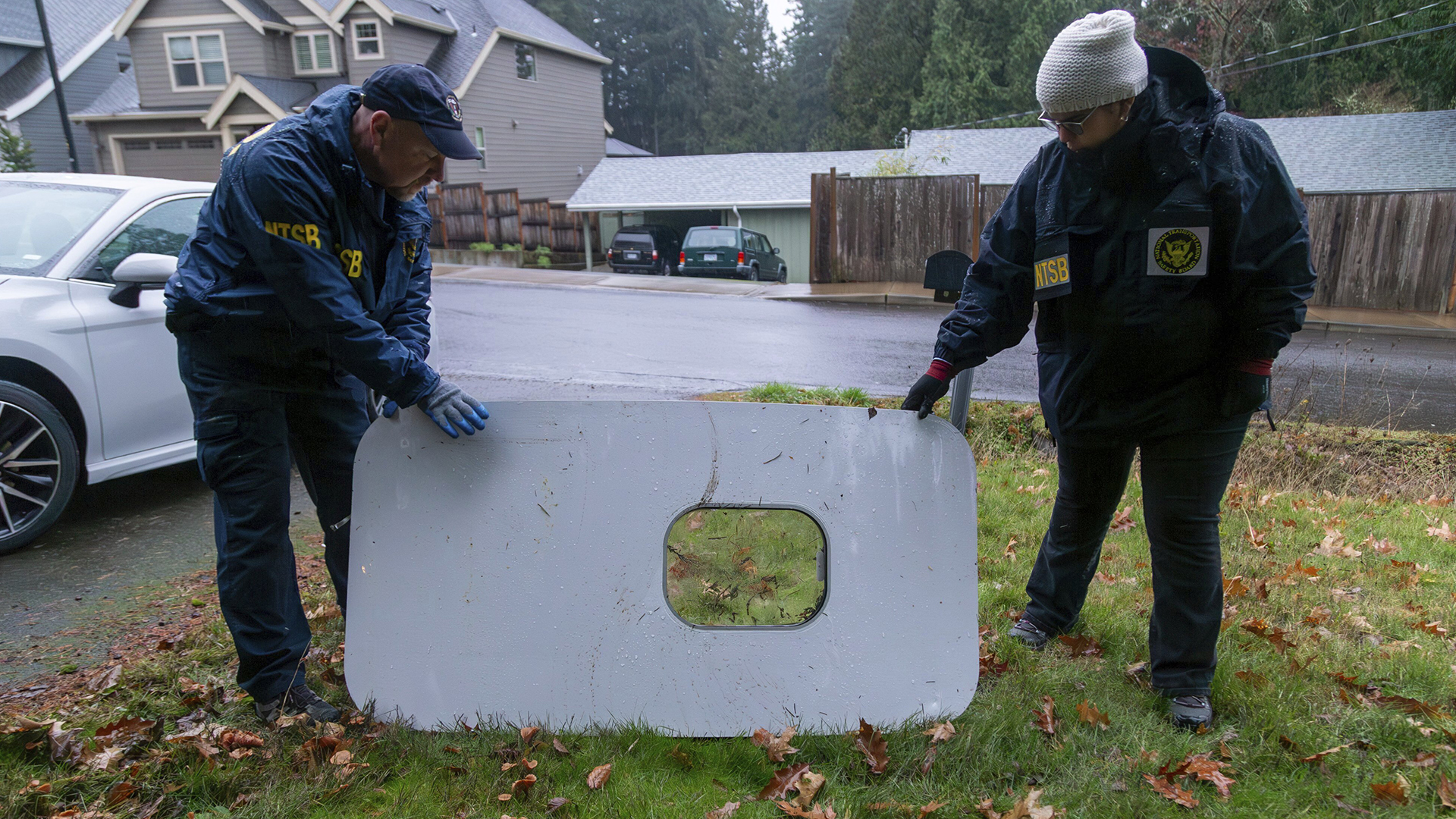 Le panneau de porte d'un avion Boeing 737 MAX 9 qui s'est détaché en plein vol et forcé un atterrissage d'urgence en Oregon, en janvier 2024.