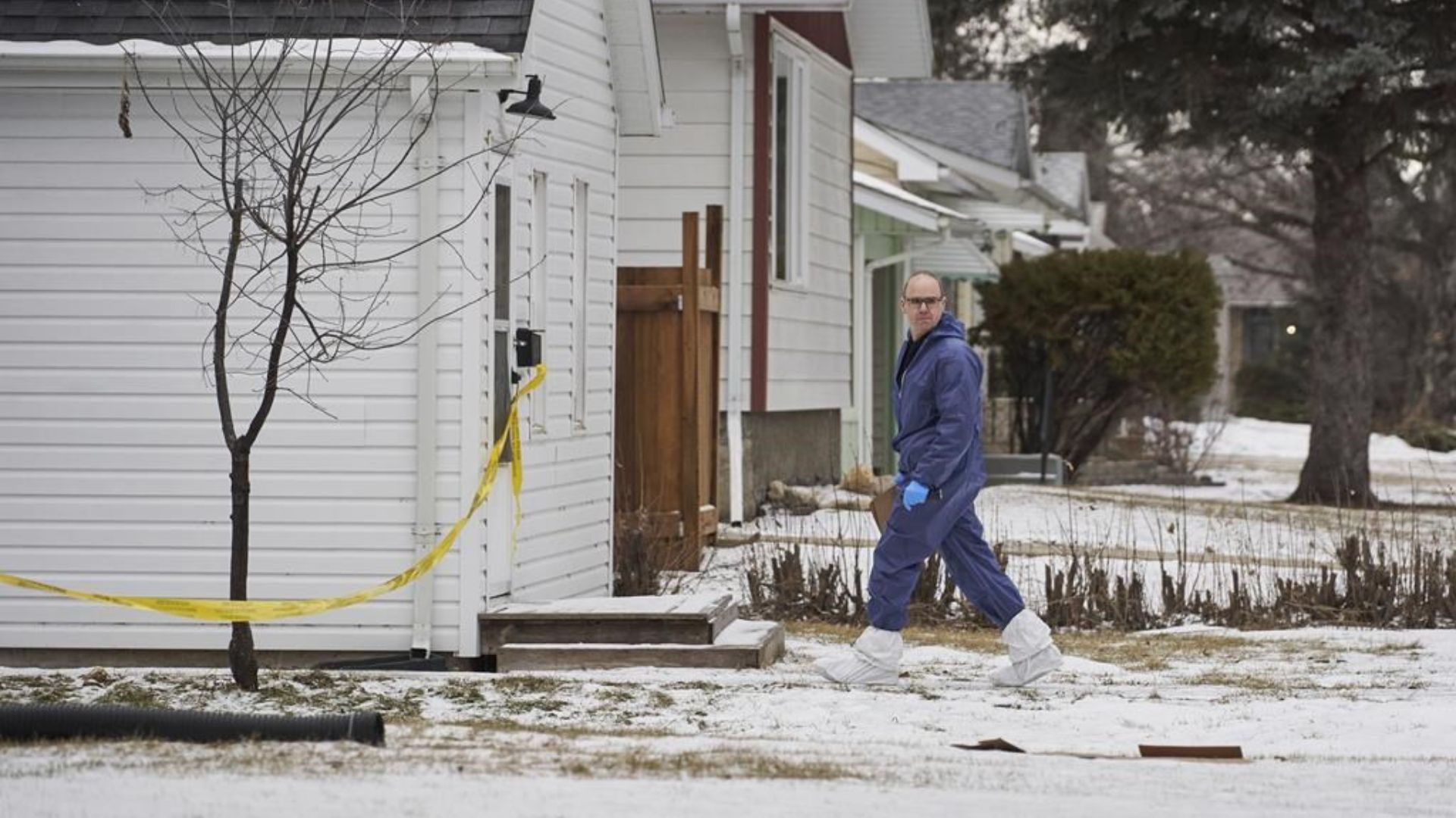 Ryan Manoakeesick a comparu par visioconférence lundi matin en Cour provinciale, afin que son avocat demande au juge Donald Slough de réclamer une évaluation psychiatrique. L'homme de 29 ans, menotté, n'a rien dit lors de sa brève comparution.