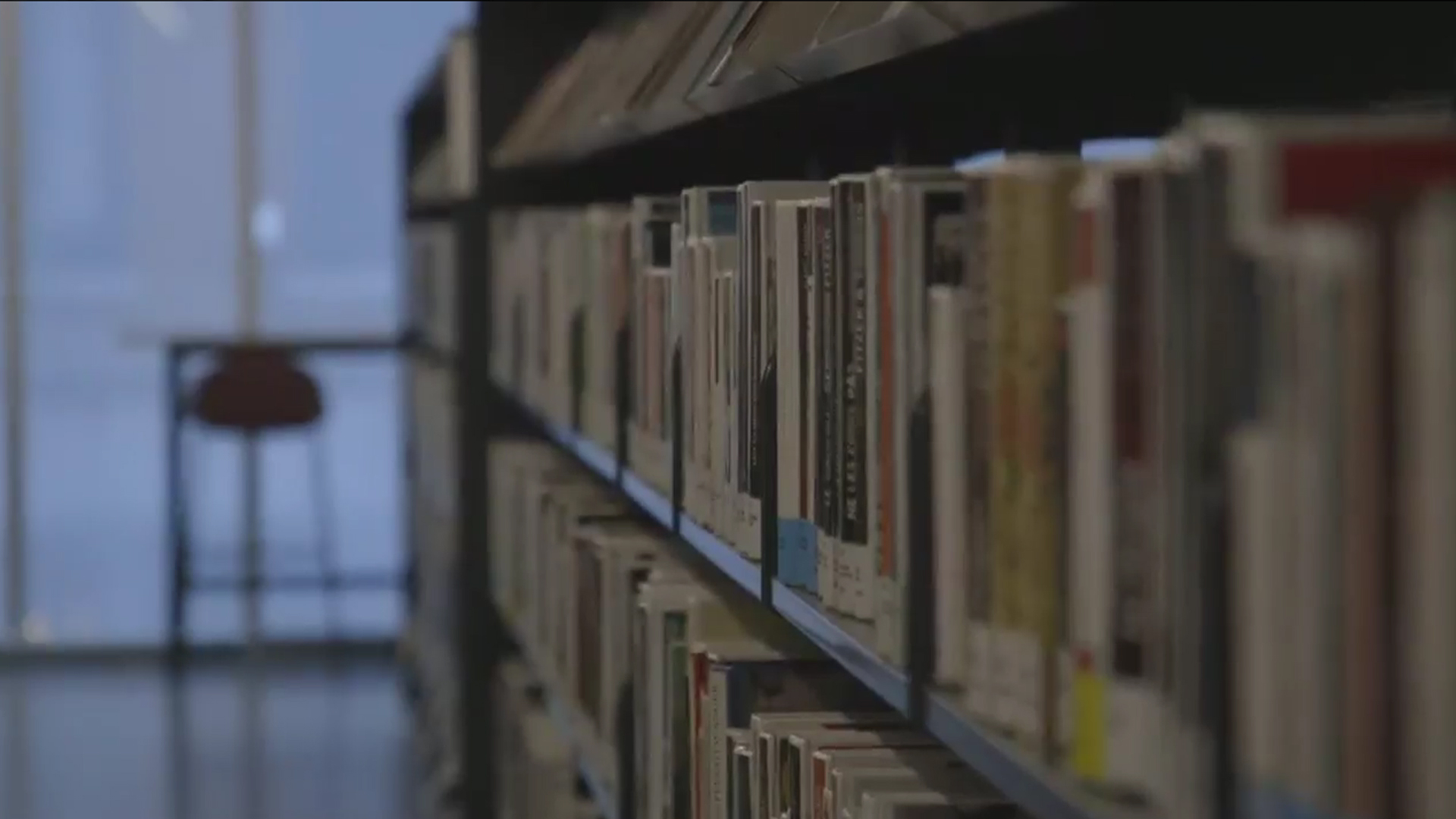 Des livres à la bibliothèque Gabrielle-Roy de Québec. 