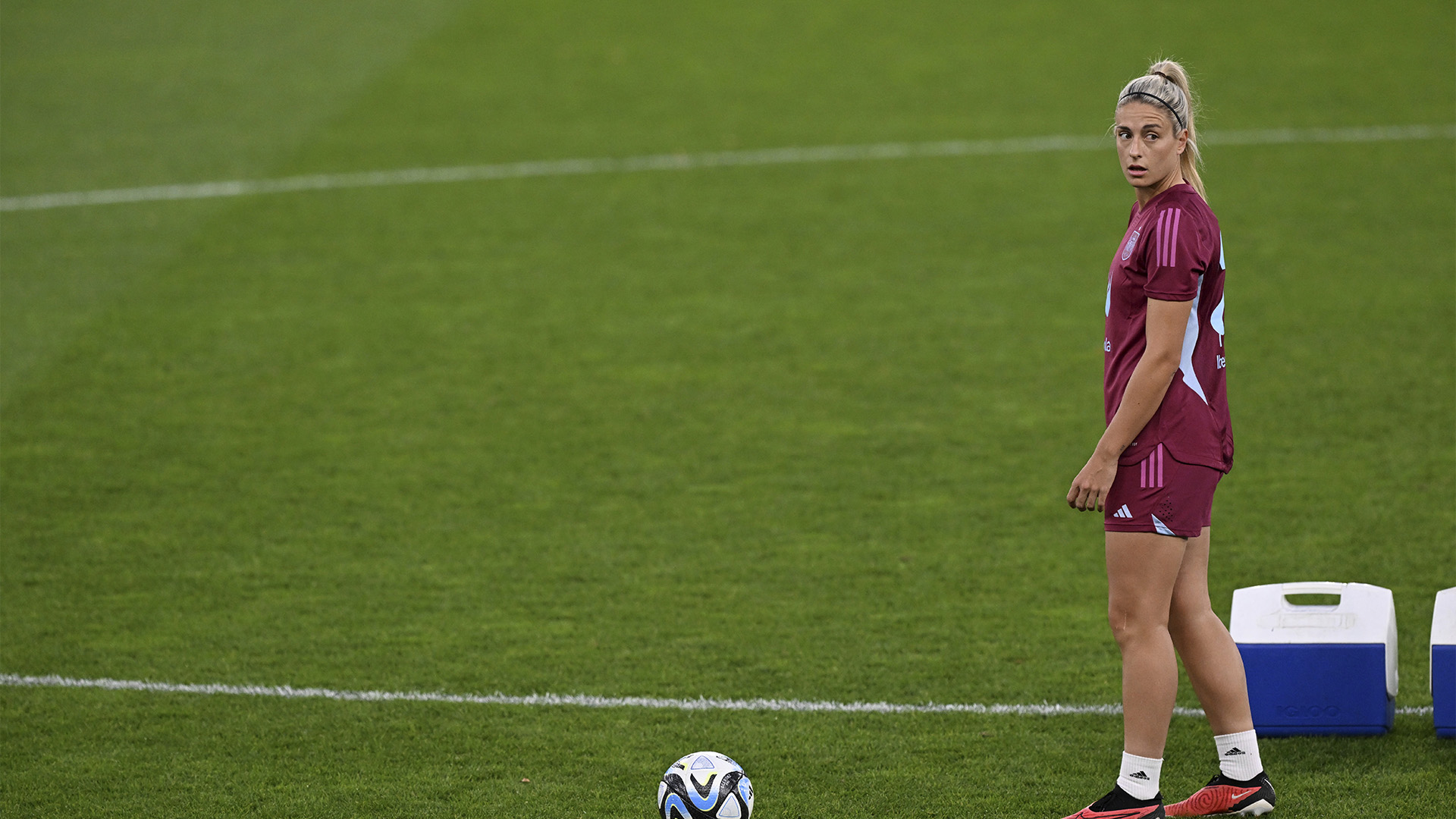 Alexia Putellas de l'équipe nationale de football féminin de l'Espagne lors d'une séance d'entraînement à Göteborg, en Suède, avant le match de football de l'UEFA Nations League contre la Suède, jeudi 21 septembre 2023. 