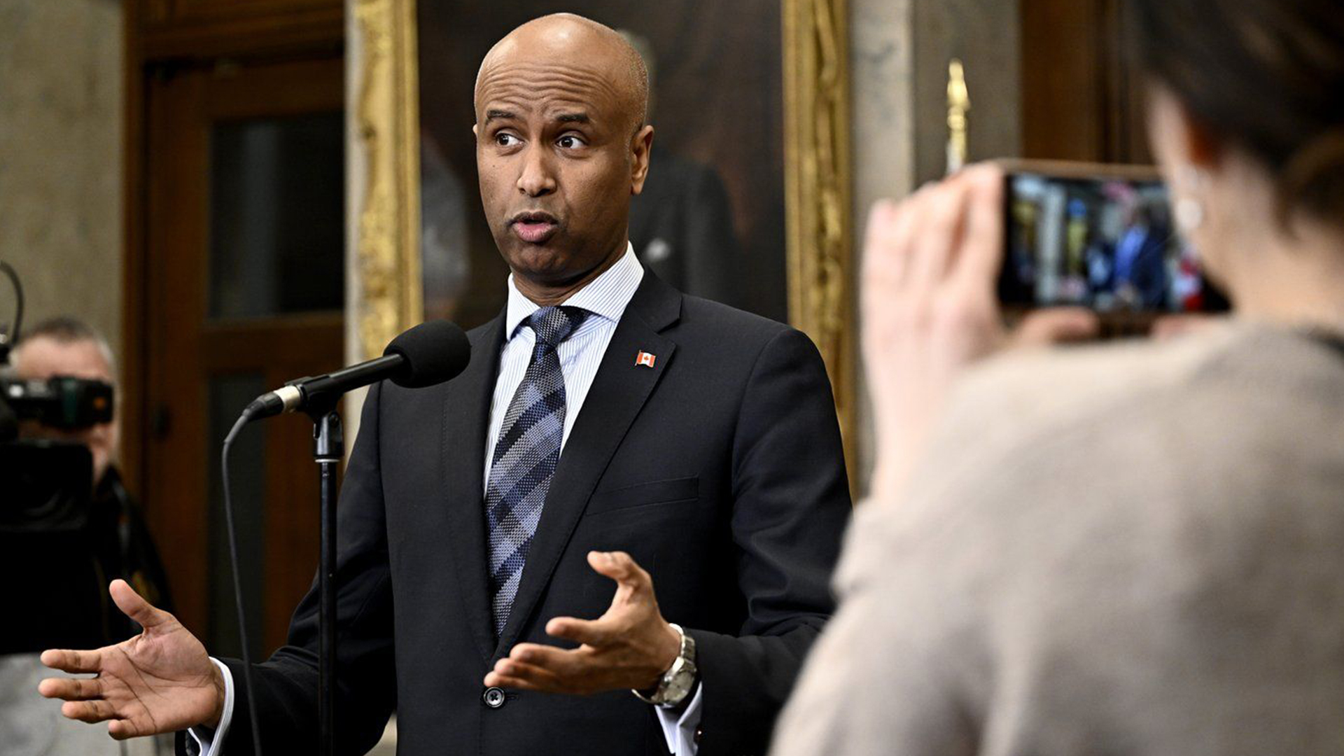 Ahmed Hussen, ministre fédéral du Développement international, à la Chambre des communes d'Ottawa en février 2024.