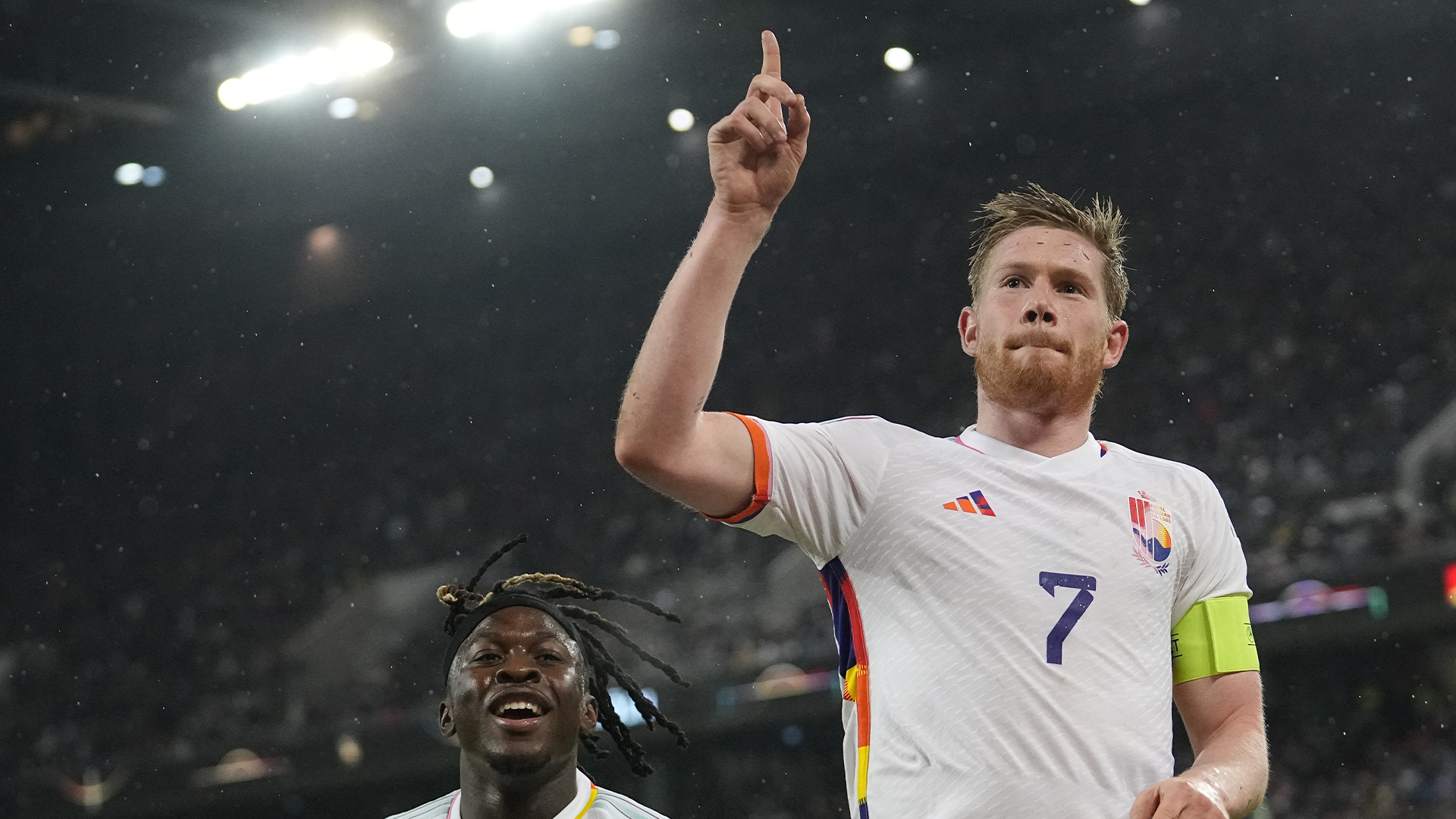 Kevin De Bruyne, à droite, célèbre son but contre l'Allemagne lors du match amical international de football entre l'Allemagne et la Belgique à Cologne, en Allemagne, le 28 mars 2023.