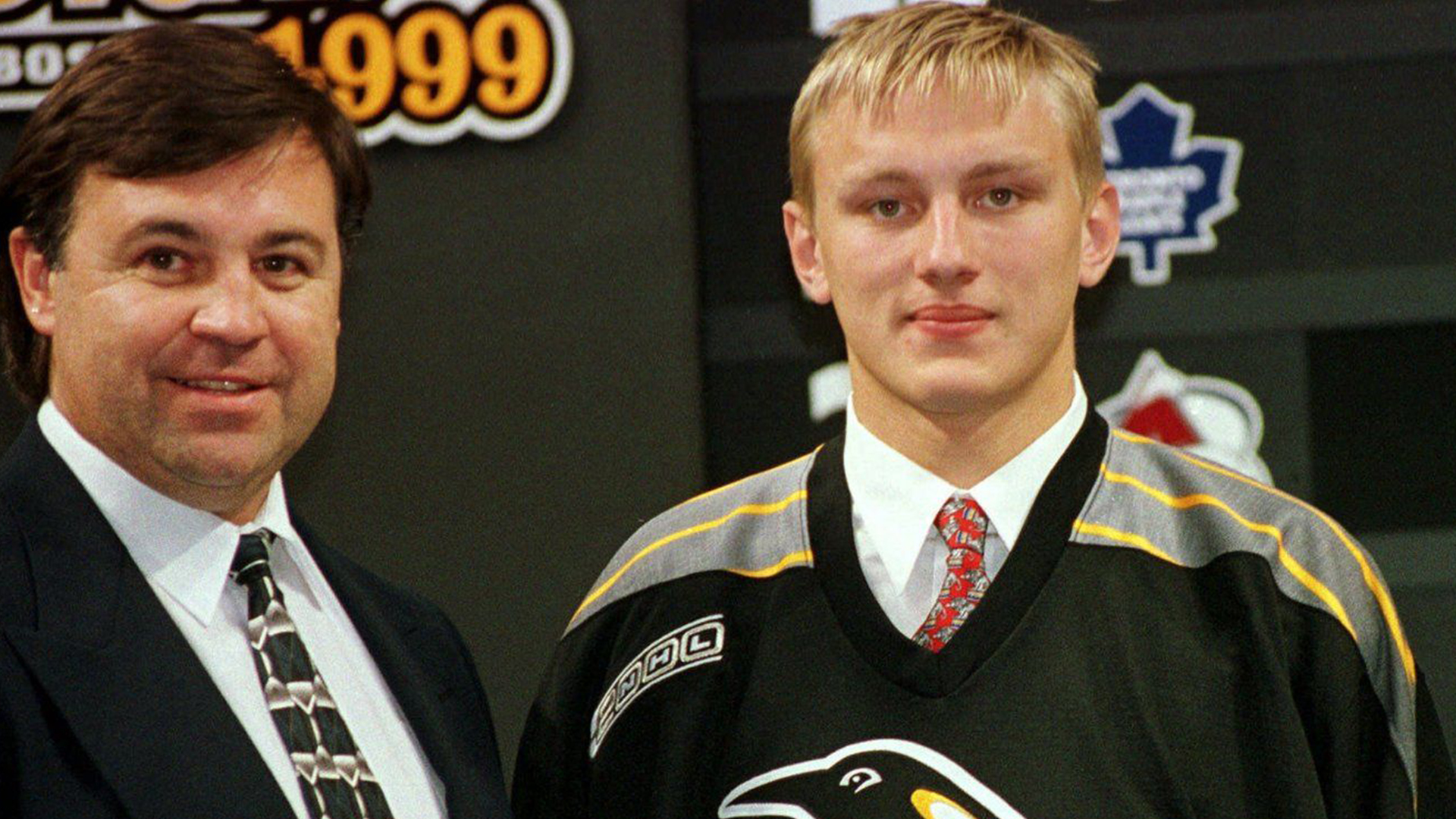 Konstantin Koltsov lors de sa sélection au repêchage de la LNH en 1999.