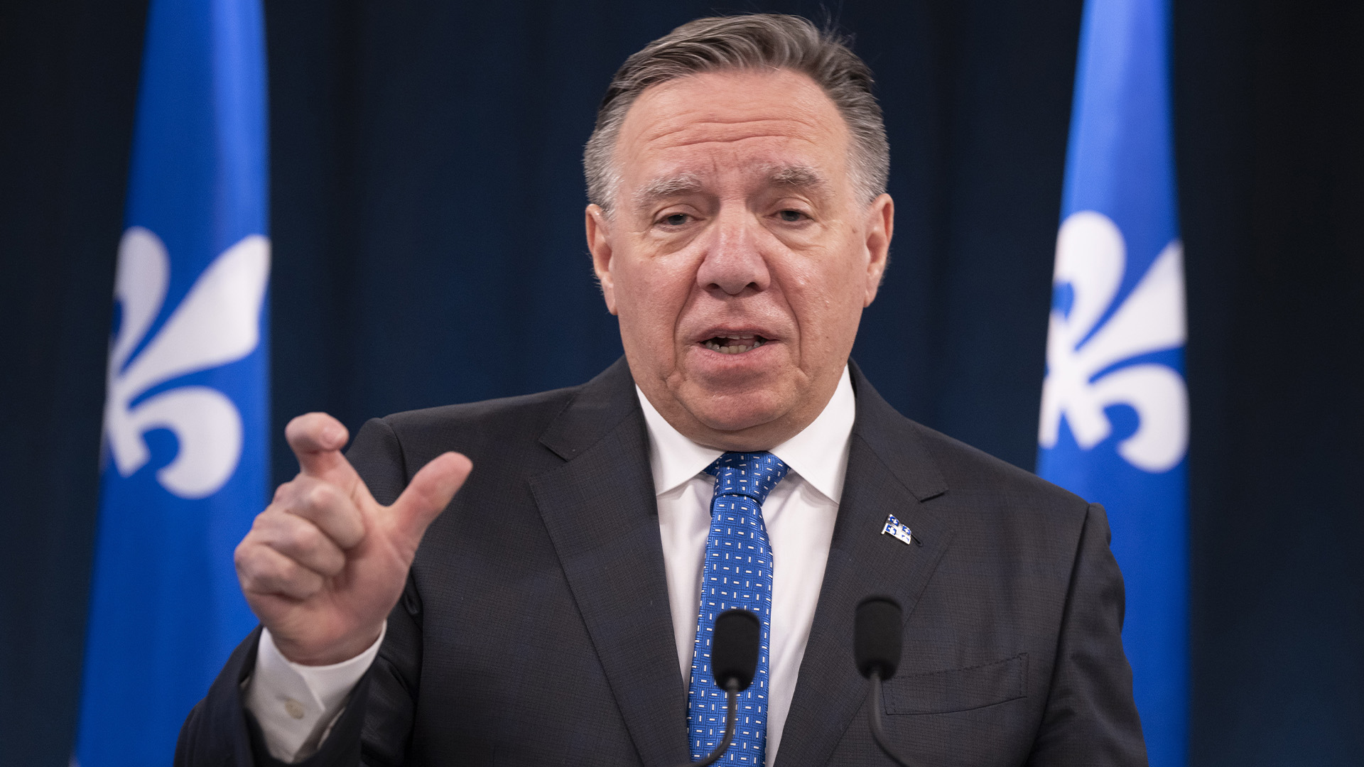 «Je vis bien avec mon vote», a répondu M. Legault.