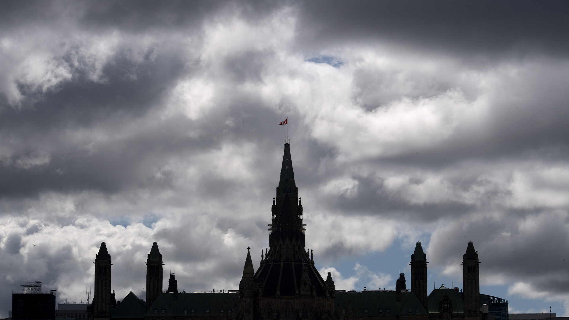 Le Parlement canadien, le 19 août 2020. Un rapport du Conseil canadien des innovateurs conclut que la bureaucratie rend trop difficile pour les entreprises technologiques canadiennes de vendre au gouvernement.