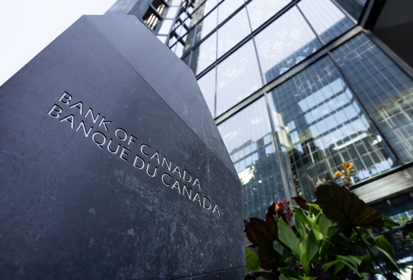 Le bâtiment de la Banque du Canada à Ottawa le mercredi 6 septembre 2023. Les membres du conseil de direction de la Banque du Canada étaient divisés sur la question de savoir quand la banque centrale devrait commencer à réduire son taux directeur lorsqu'ils se sont réunis plus tôt ce mois-ci. 