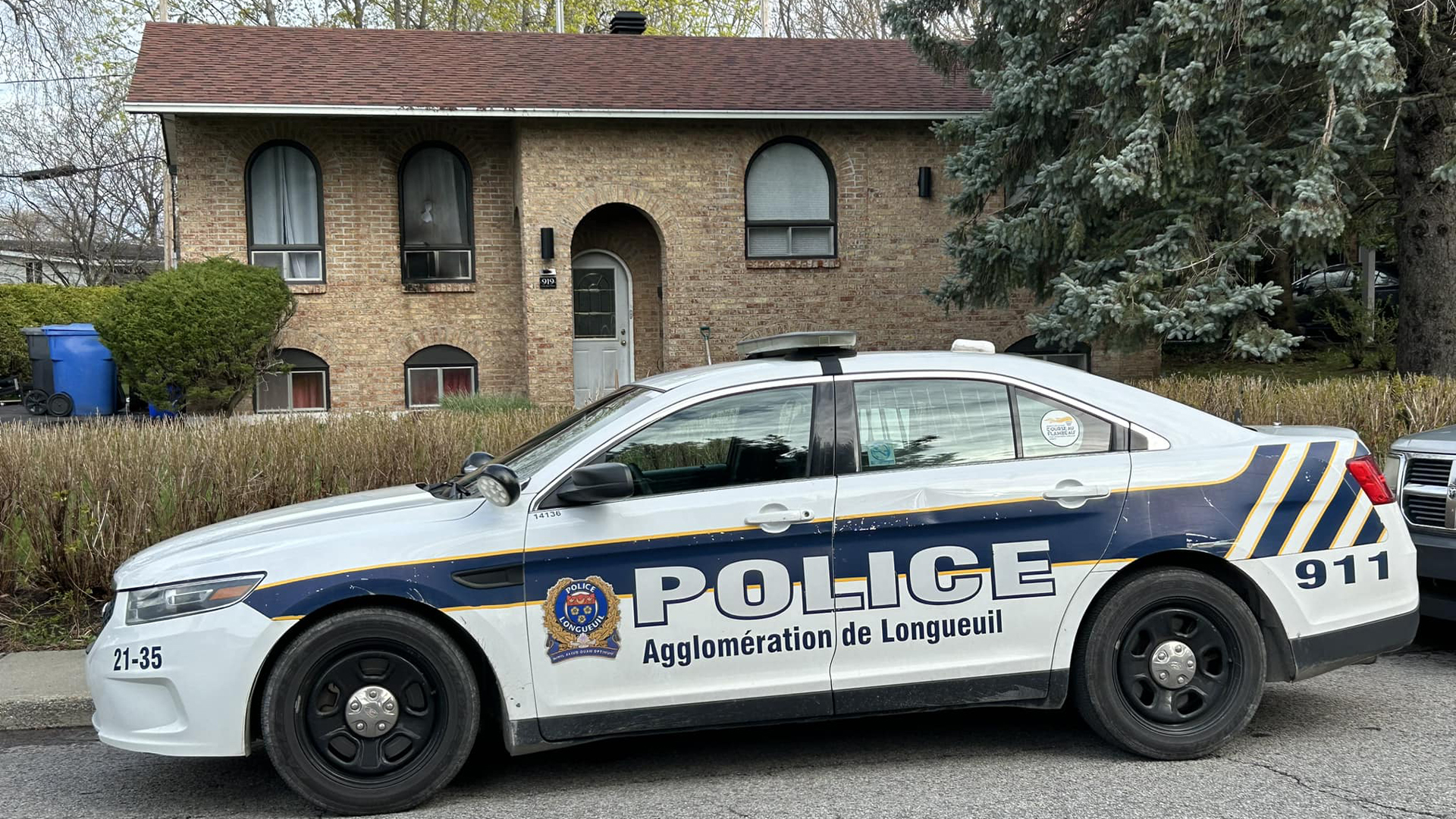  La maison était occupée lors de l'attaque tôt mercredi matin. 