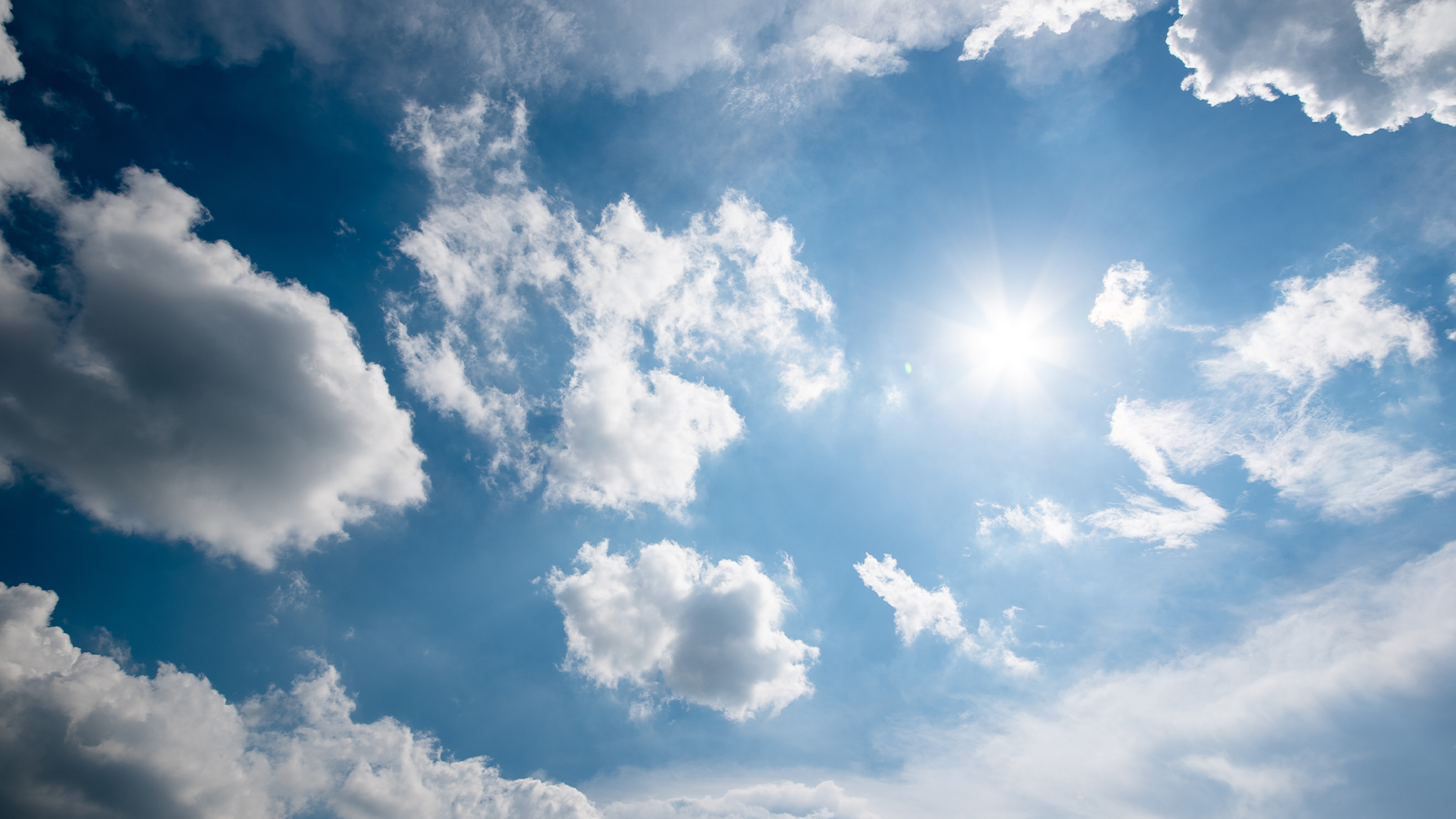 Dame nature nous prévoit plutôt un mélange de soleil, de nuages et de pluie pour les prochains jours (3-4-5 mai 2024), et ce, un peu partout au Québec.