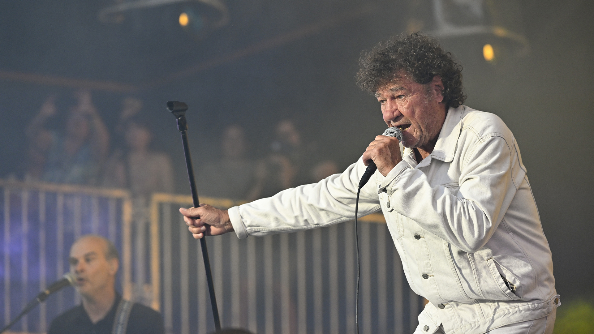 Le chanteur québécois Robert Charlebois assure la première partie des Cowboys Fringants, au Festival d'été de Québec, à Québec, le lundi 17 juillet 2023.