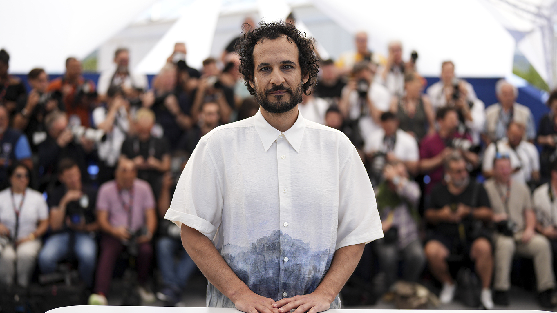 Le réalisateur Ali Abbasi pose pour les photographes lors du photo call pour le film «The Apprentice» au 77ème festival international du film à Cannes, sud de la France, mardi 21 mai 2024. 