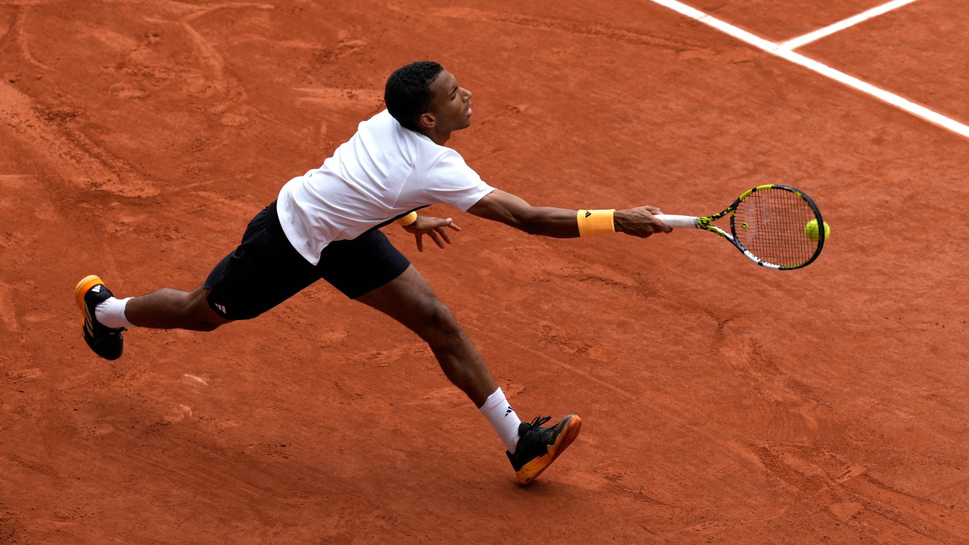 Auger-Aliassime s'est incliné en trois manches de 6-3, 6-3 et 6-1 contre l'Espagnol et troisième tête de série Carlos Alcaraz.