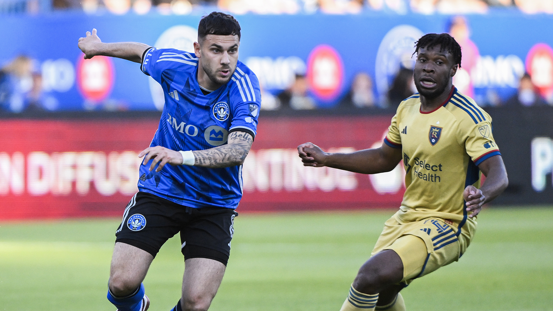 Dominik Iankov (à gauche), du CF Montréal, dans un match de la MLS au Stade Saputo contre le Real Salt Lake, le 15 juin 2024.