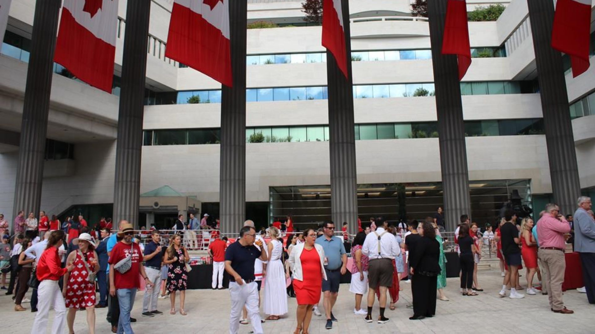 «Aujourd’hui, nous célébrons le Canada. Il s’agit de célébrer notre peuple, nos valeurs», a déclaré Kirsten Hillman, ambassadrice du Canada aux États-Unis.