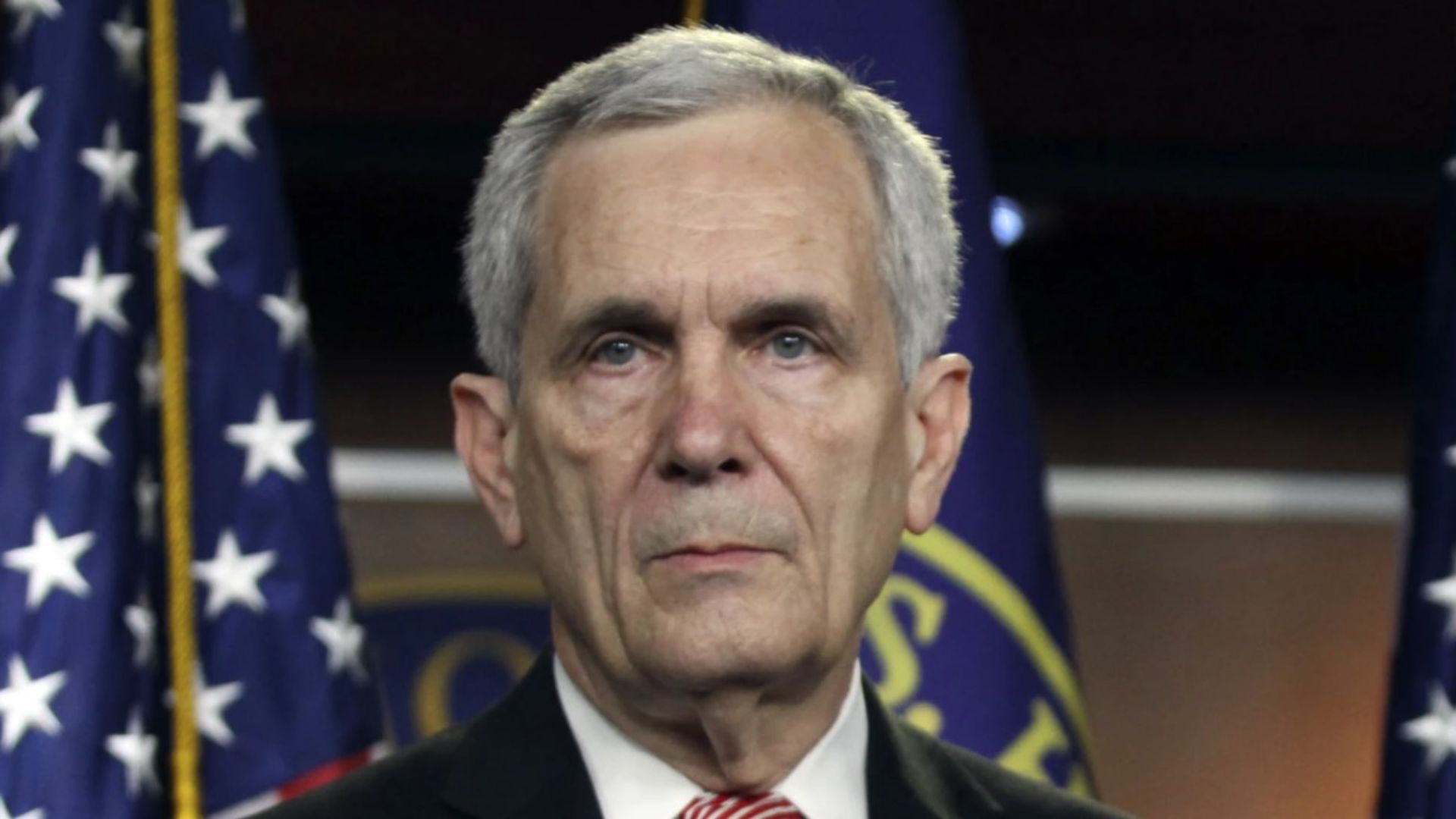 Le représentant Lloyd Doggett du Texas a déclaré dans un communiqué mardi que Biden devrait «prendre la décision douloureuse et difficile de se retirer.»