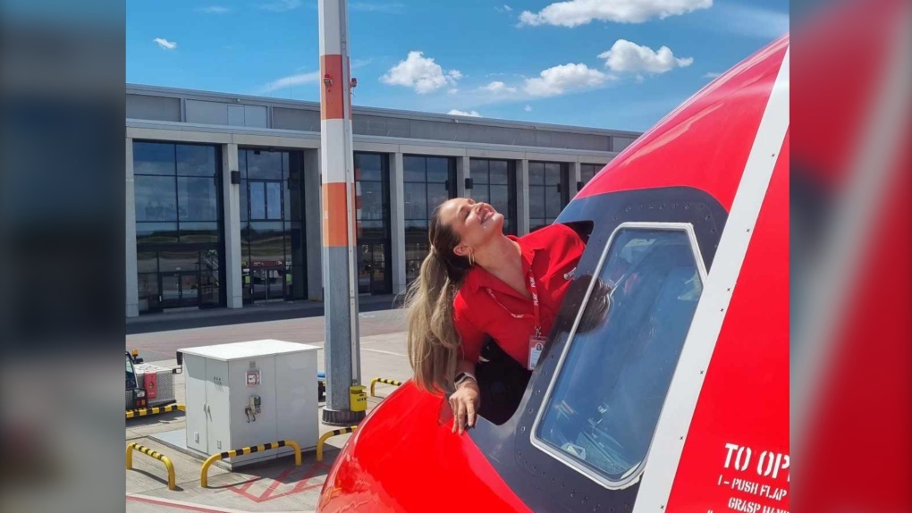 Ísold Wilberg Antonsdóttir est hôtesse de l'air depuis 2019. 