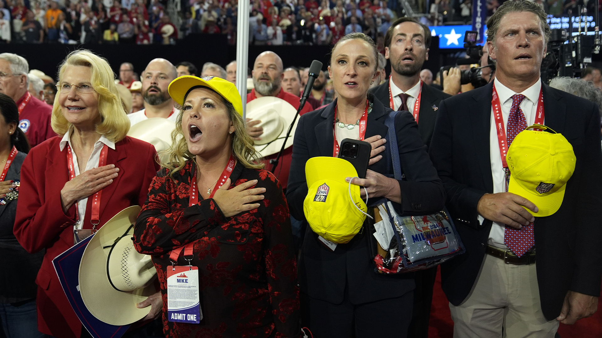 Des délégués du Texas assistent à la première journée de la convention nationale républicaine le lundi 15 juillet 2024 à Milwaukee.