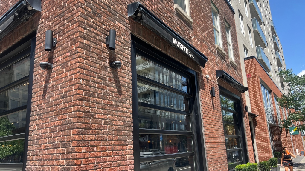 La pizzeria Moretti dans Griffintown à Montréal en juillet 2024.