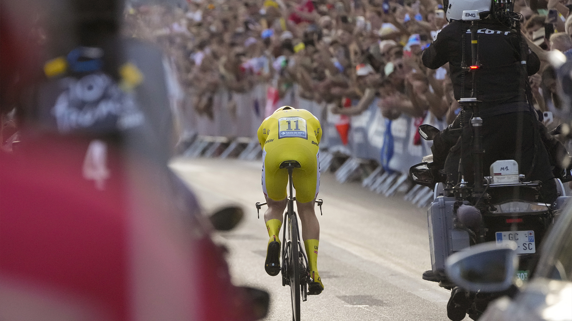 Le Slovène Tadej Pogacar, portant le maillot jaune de leader du classement général, participe à la vingt-et-unième étape du Tour de France cycliste, un contre-la-montre individuel sur 33,7 kilomètres avec départ à Monaco et arrivée à Nice, France, dimanche 21 juillet 2024.