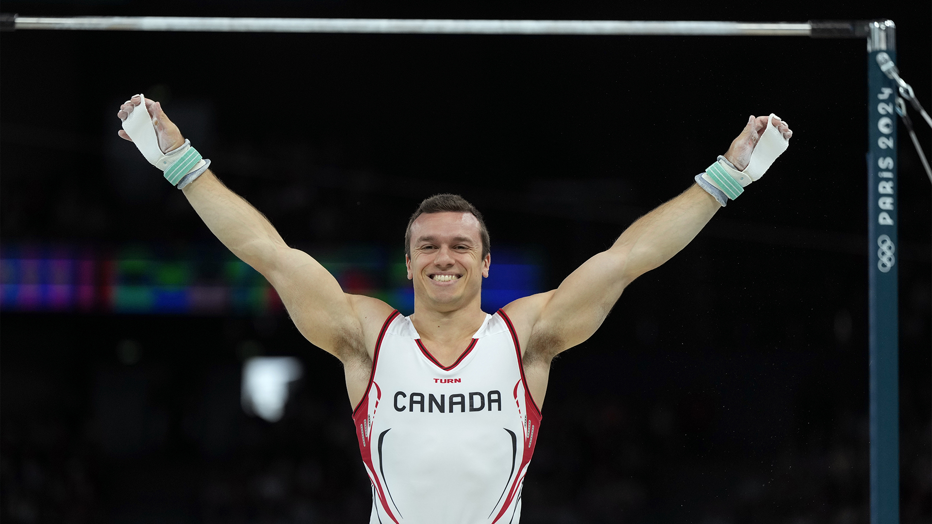 René Cournoyer, du Canada, concourt à la barre fixe lors d'une épreuve de qualification en gymnastique artistique masculine aux Jeux olympiques d'été de 2024, le samedi 27 juillet 2024, à Paris, en France.