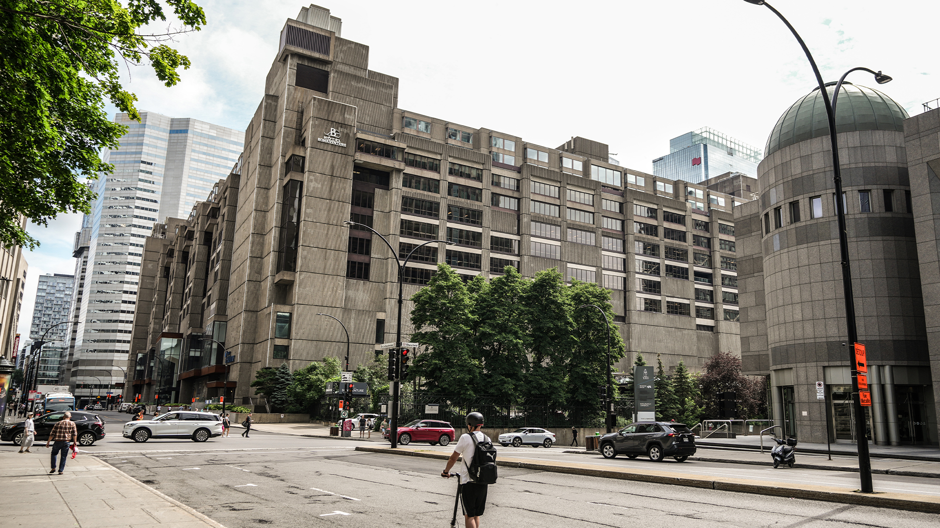 L'hôtel Bonaventure est vu dans le centre-ville de Montréal, le jeudi 4 juillet 2024.