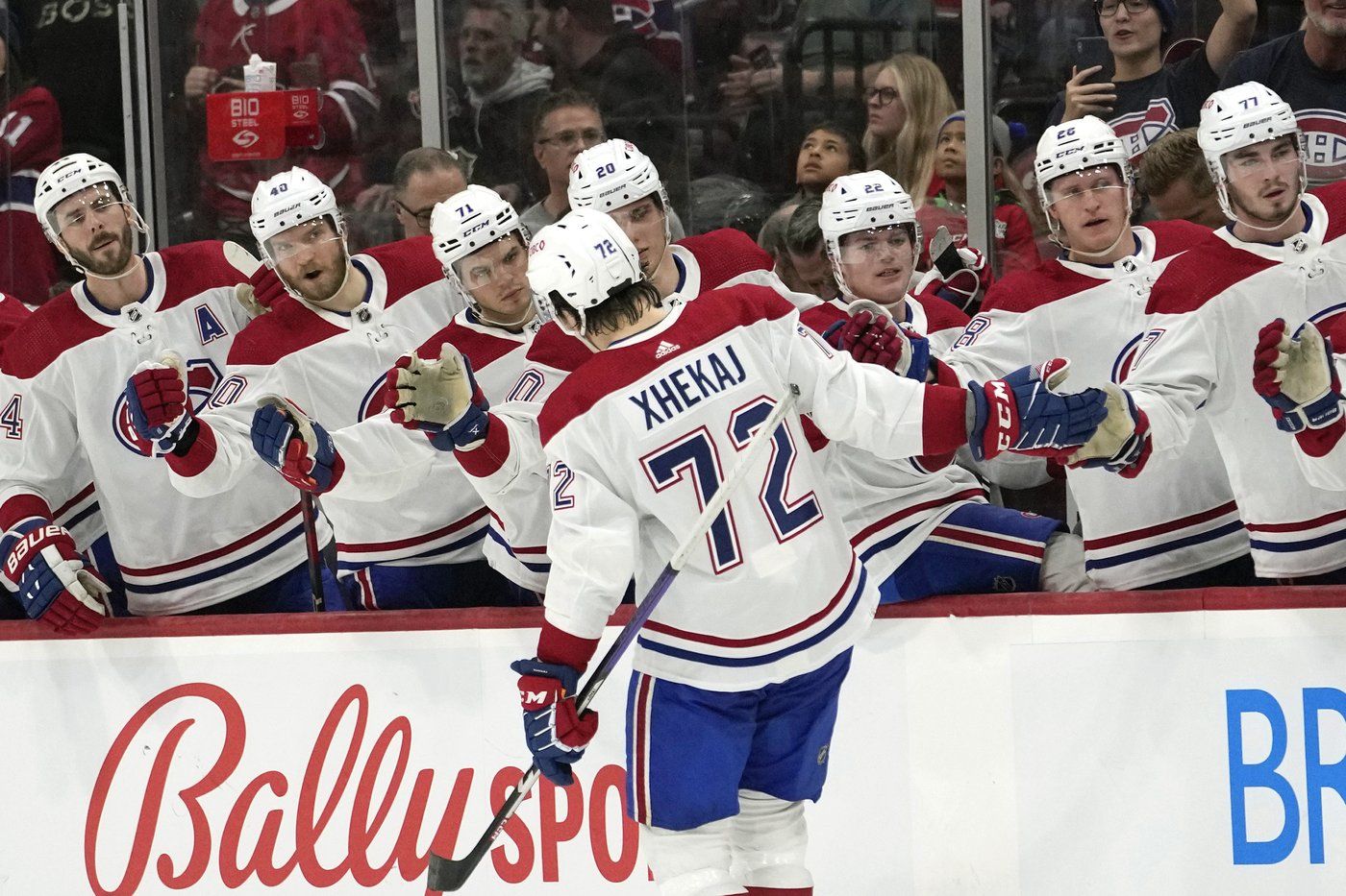 Le défenseur Arber Xhekaj accepte un nouveau contrat de deux ans et de 2,6 M$ avec le Canadien de Montréal. Les détails.